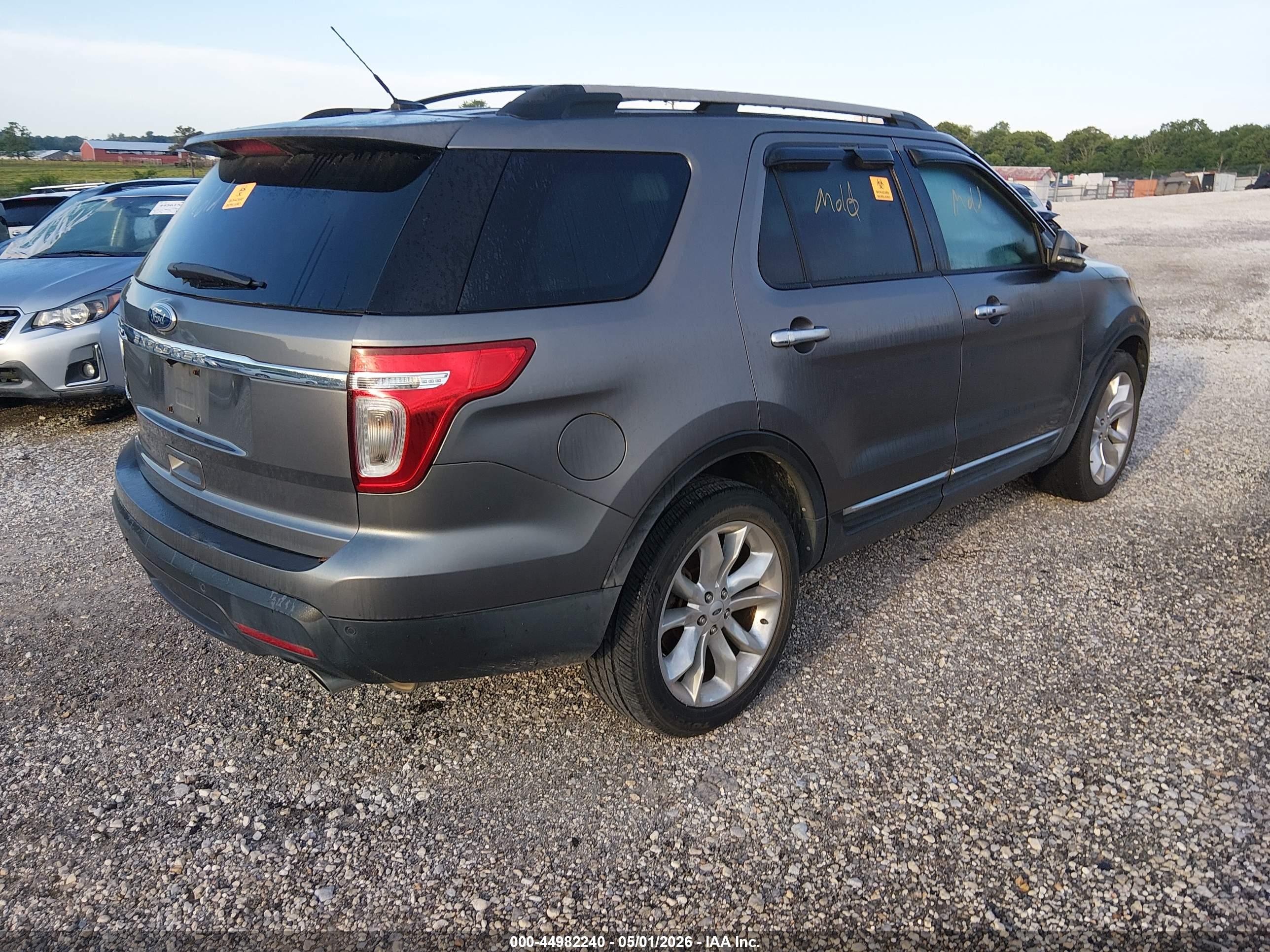 FORD EXPLORER image 4
