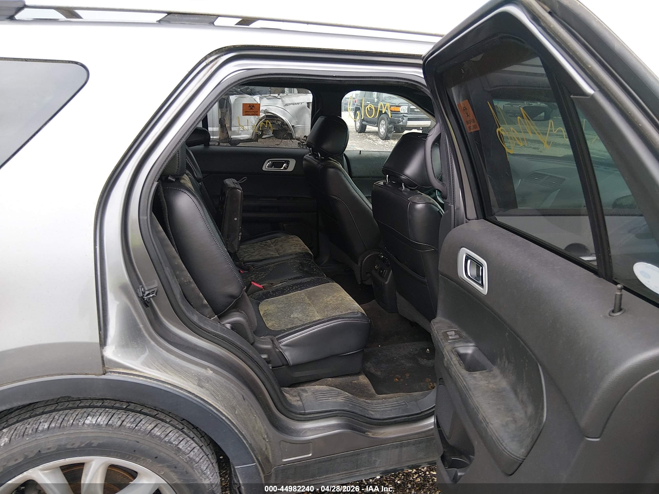 FORD EXPLORER image 8