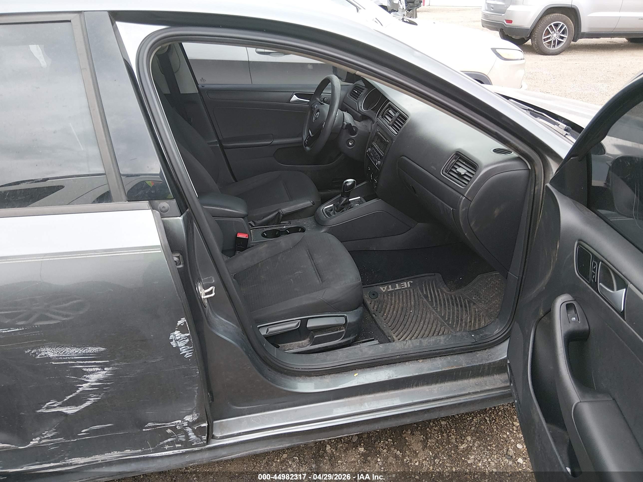 VOLKSWAGEN JETTA image 5