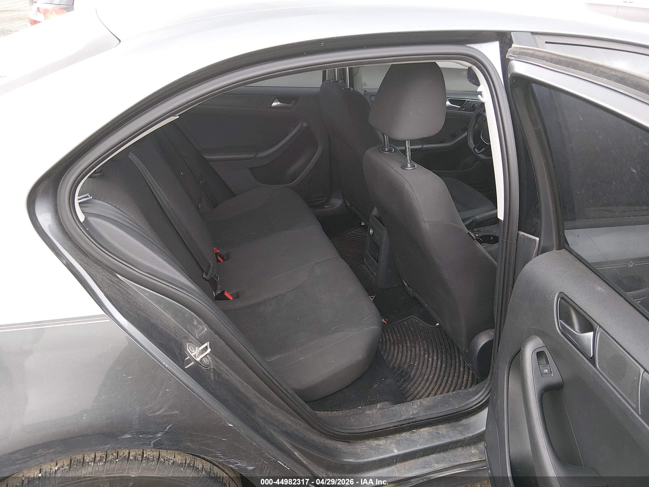VOLKSWAGEN JETTA image 8