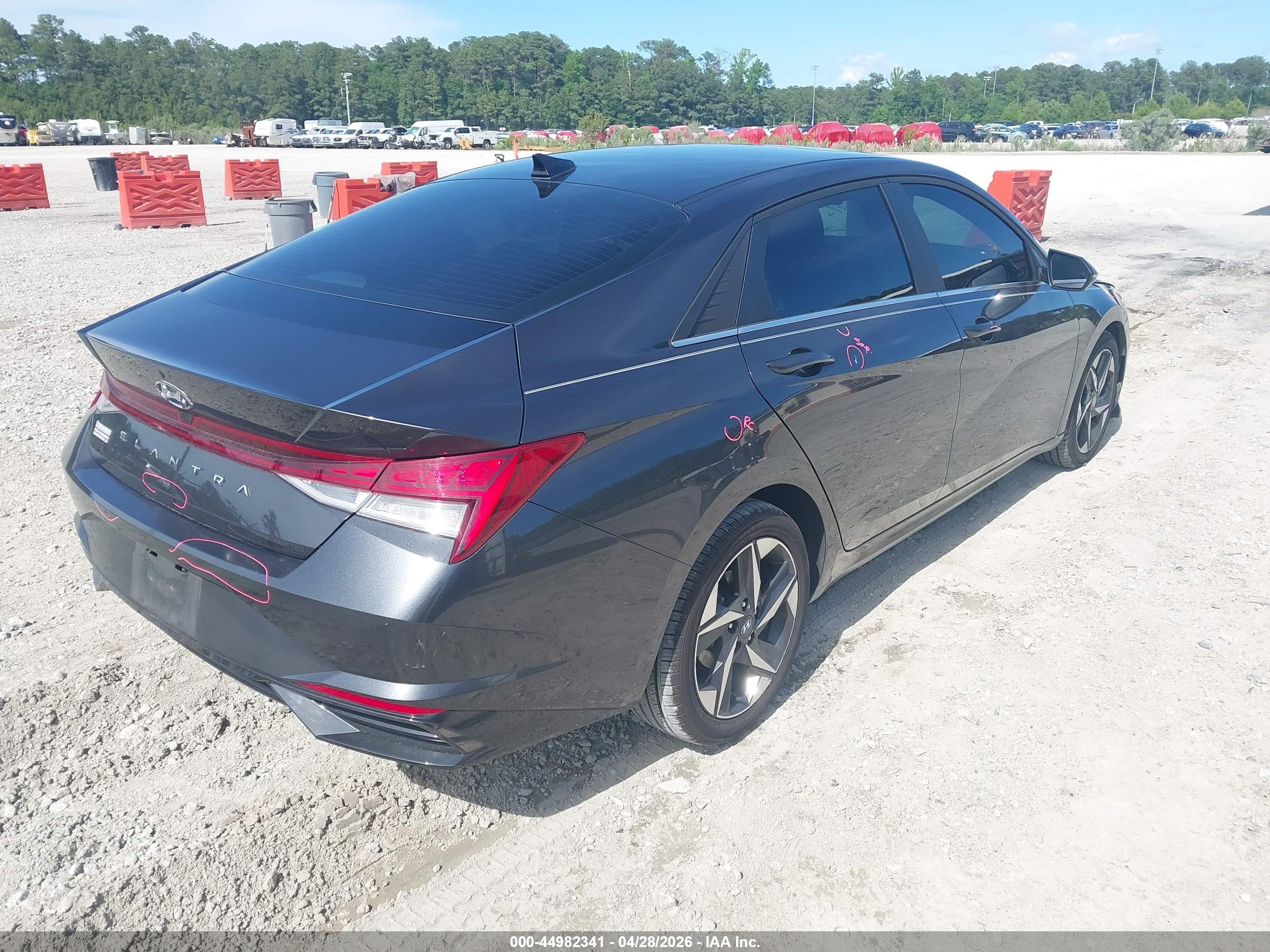 HYUNDAI ELANTRA image 4