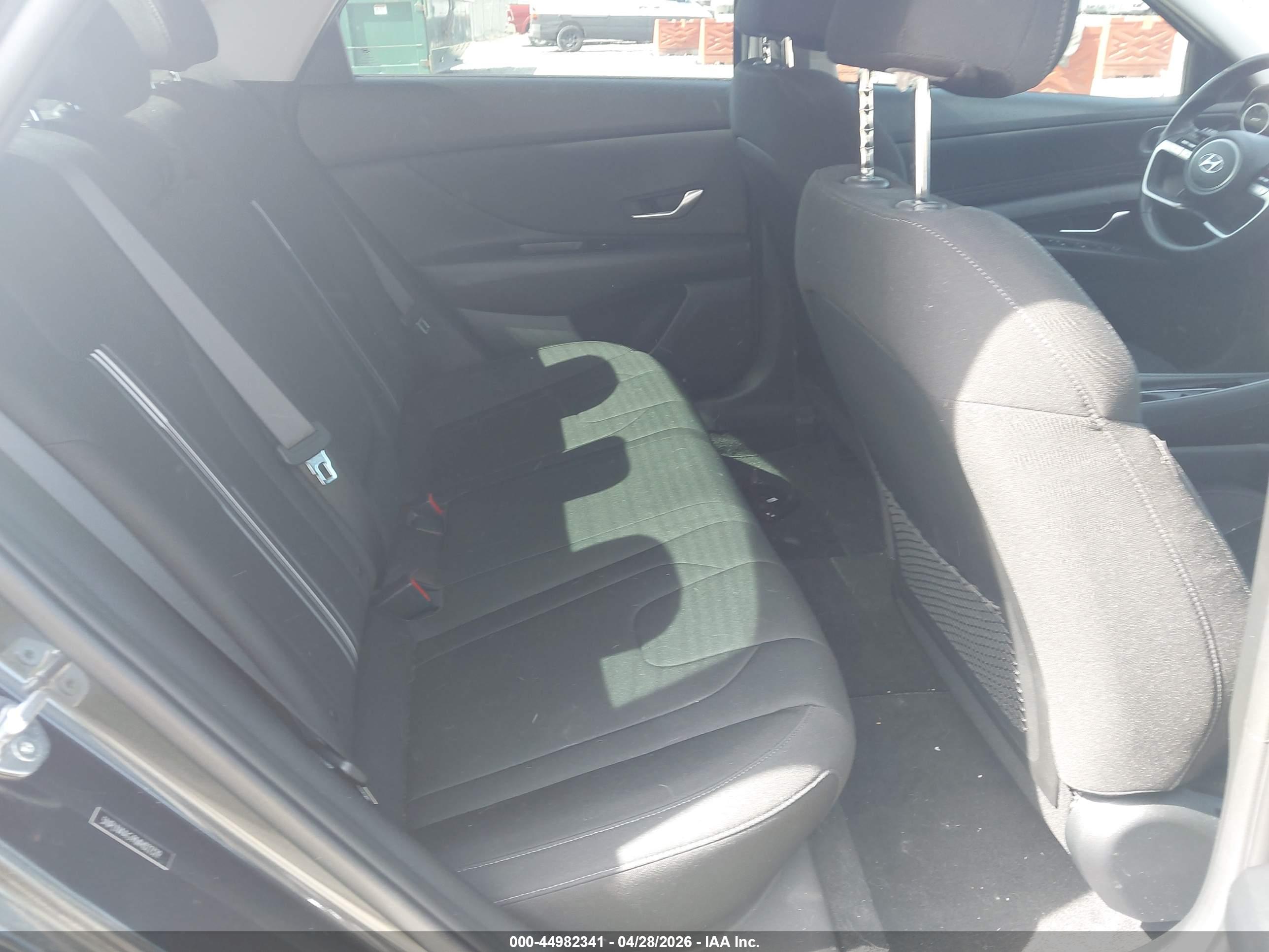 HYUNDAI ELANTRA image 8