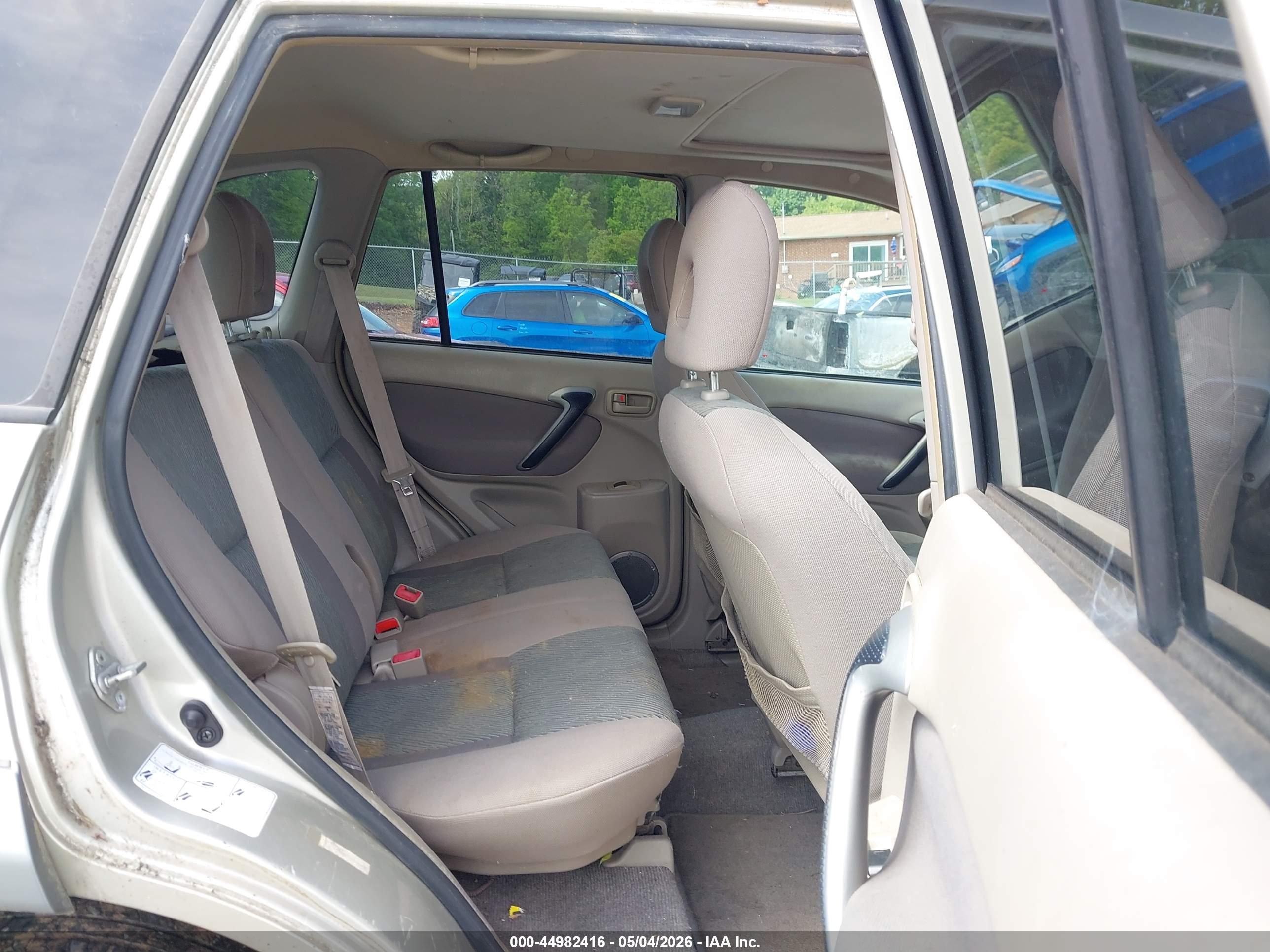 TOYOTA RAV4 image 8