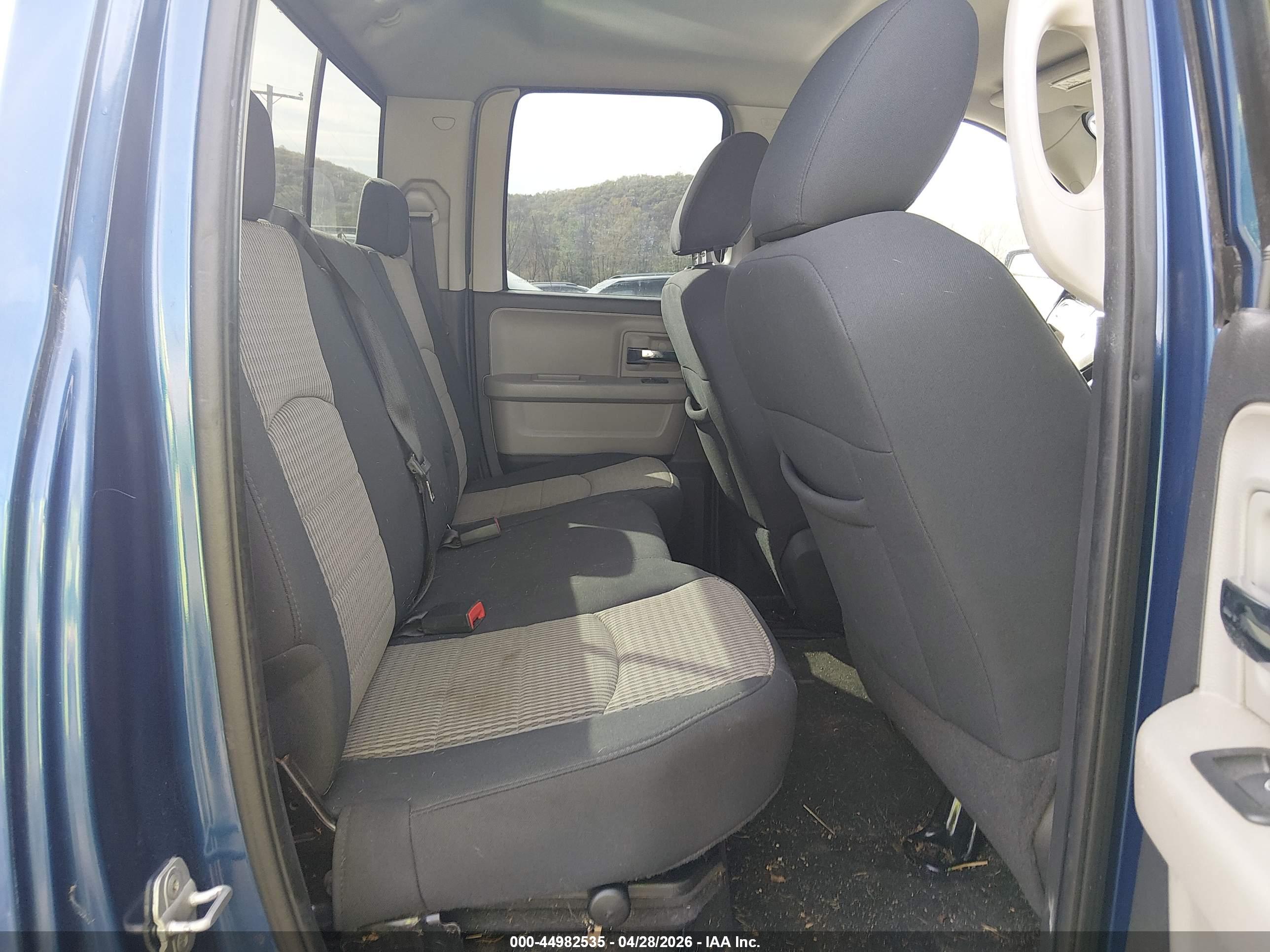 DODGE RAM image 8