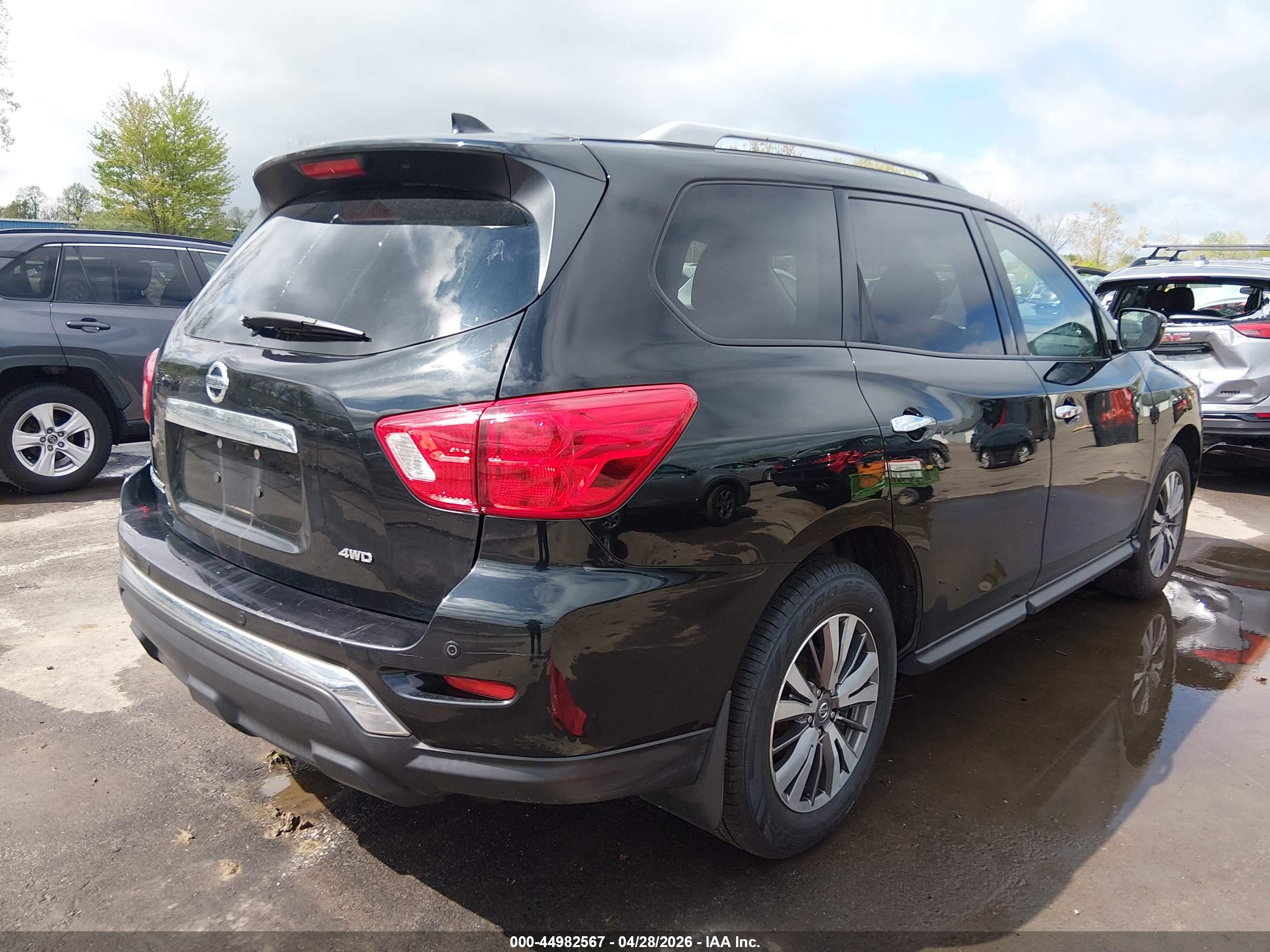 NISSAN PATHFINDER image 4