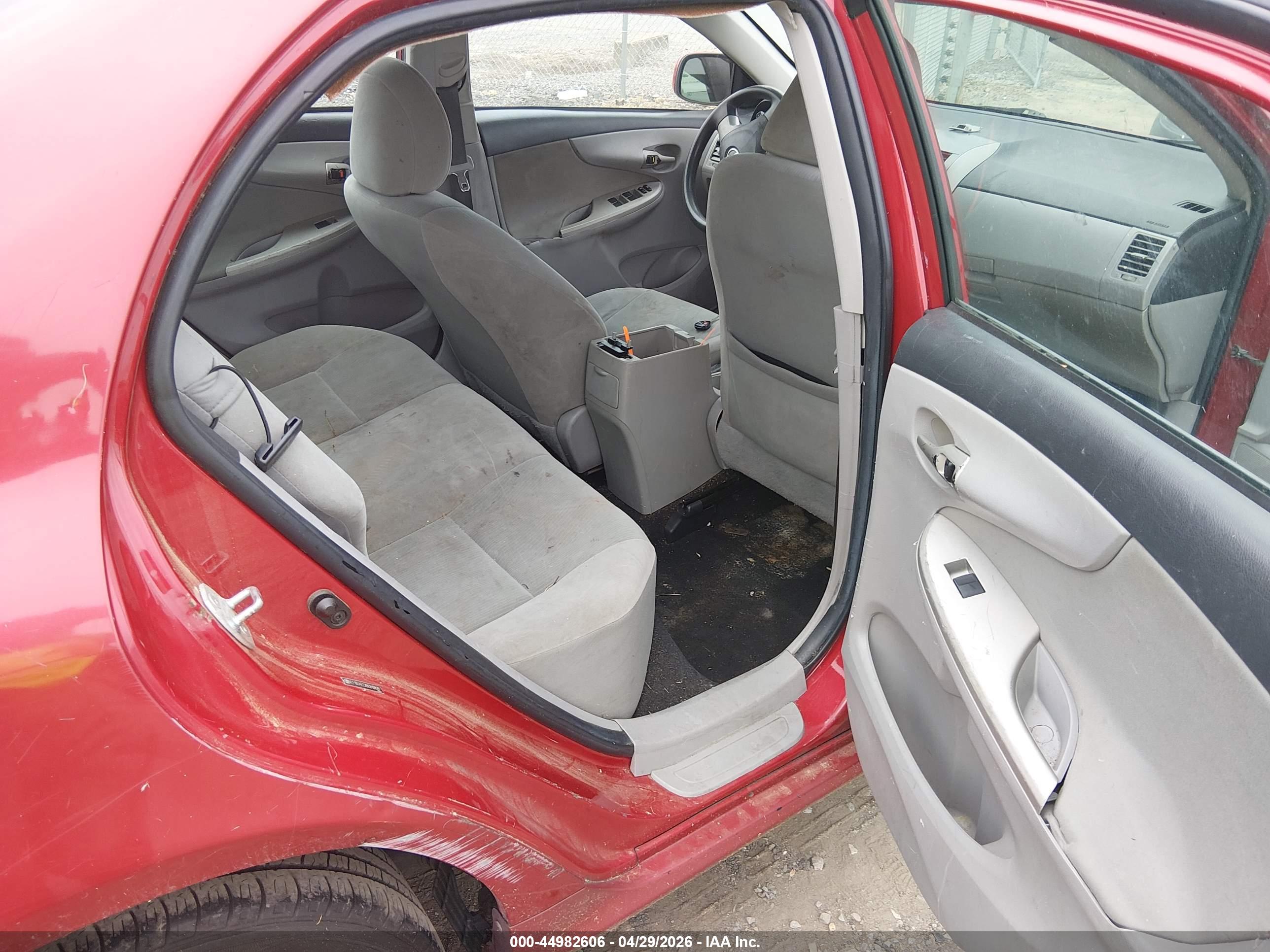 TOYOTA COROLLA image 8