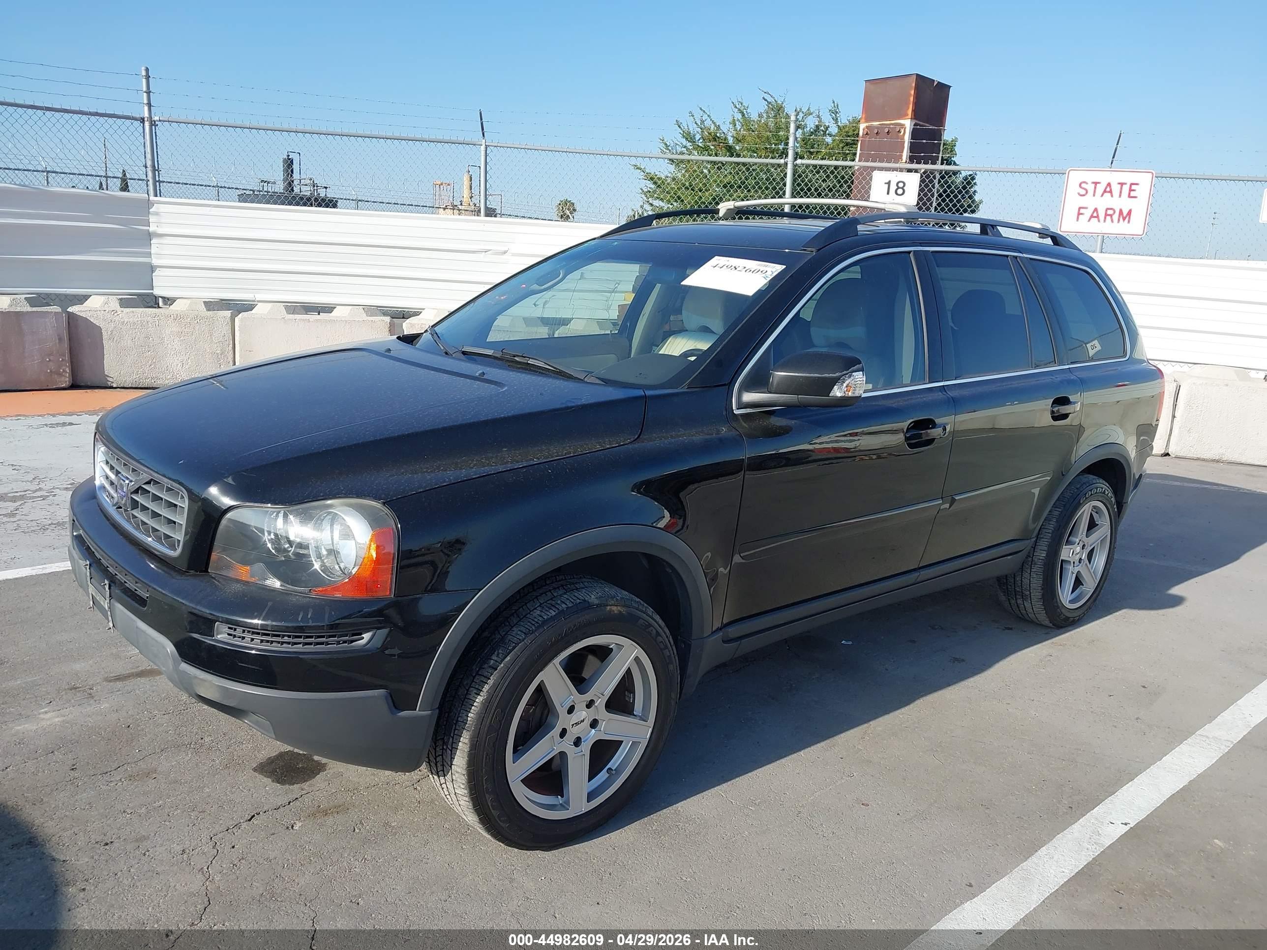 VOLVO XC90 image 2