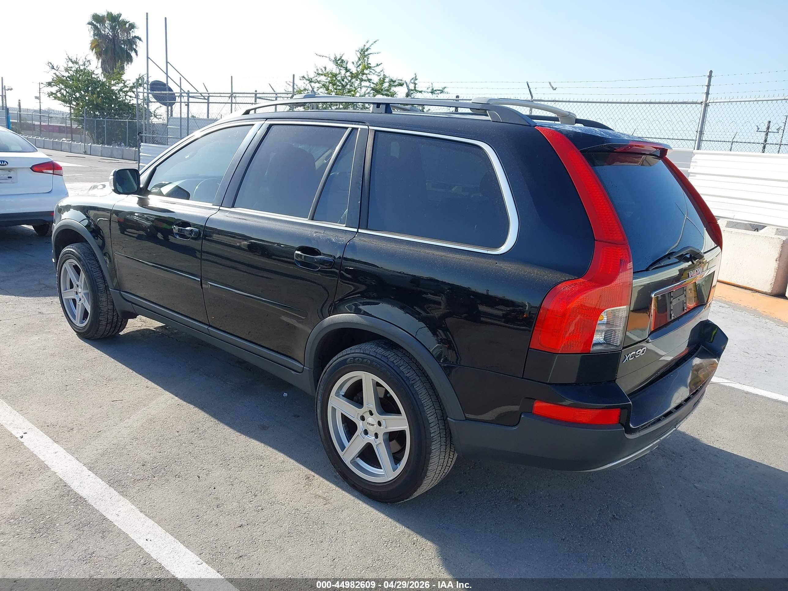 VOLVO XC90 image 3