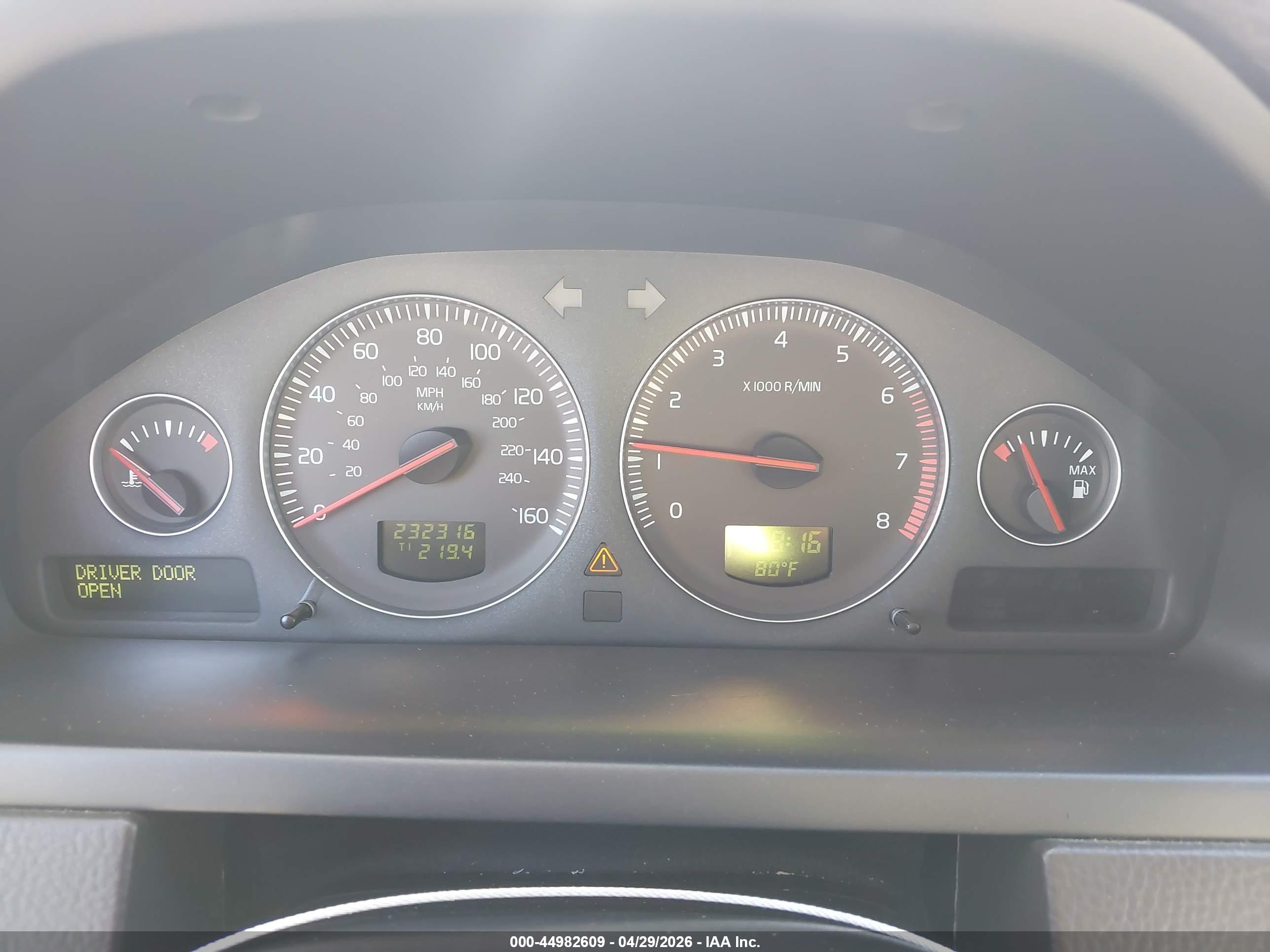 VOLVO XC90 image 7