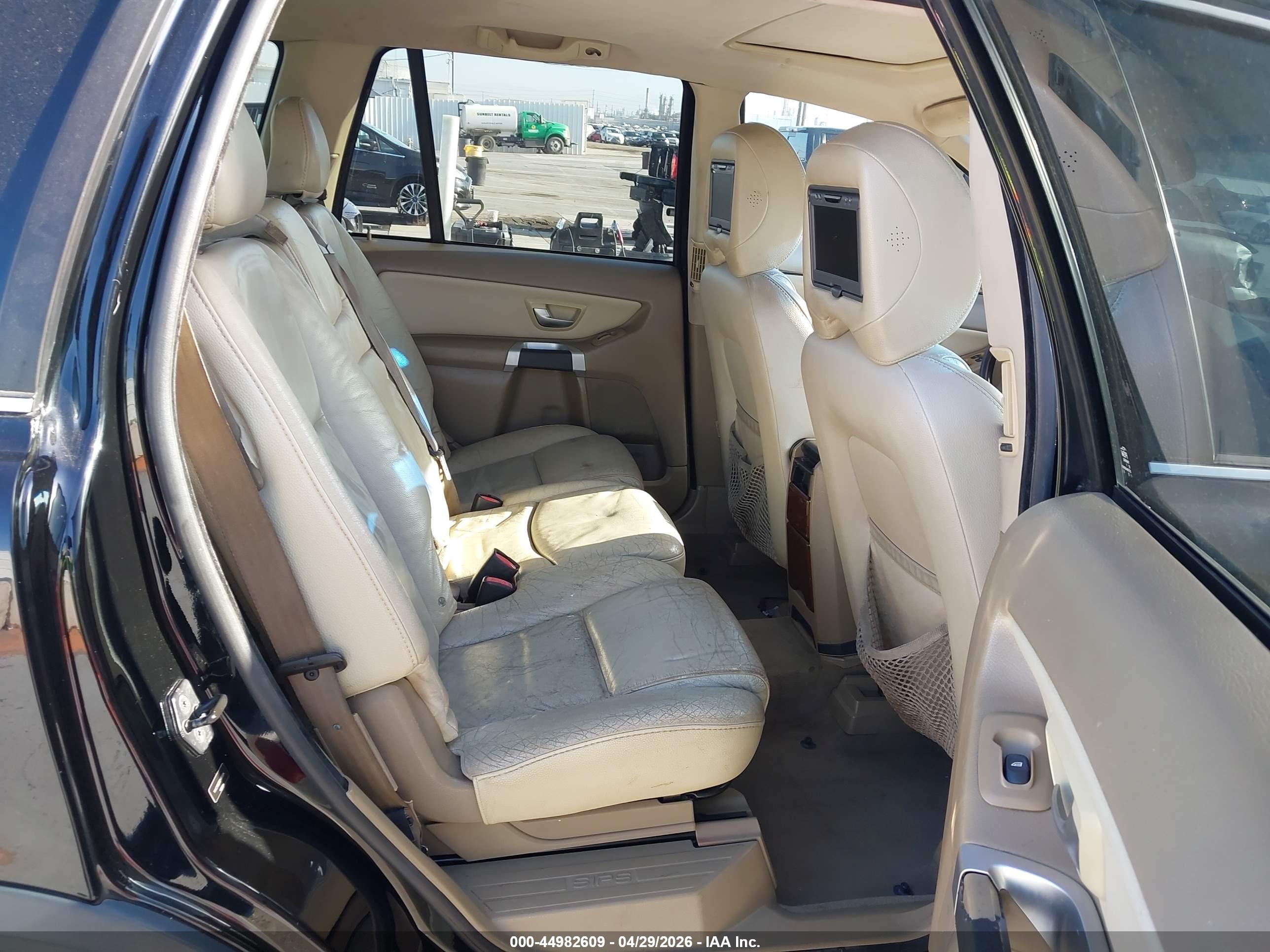 VOLVO XC90 image 8