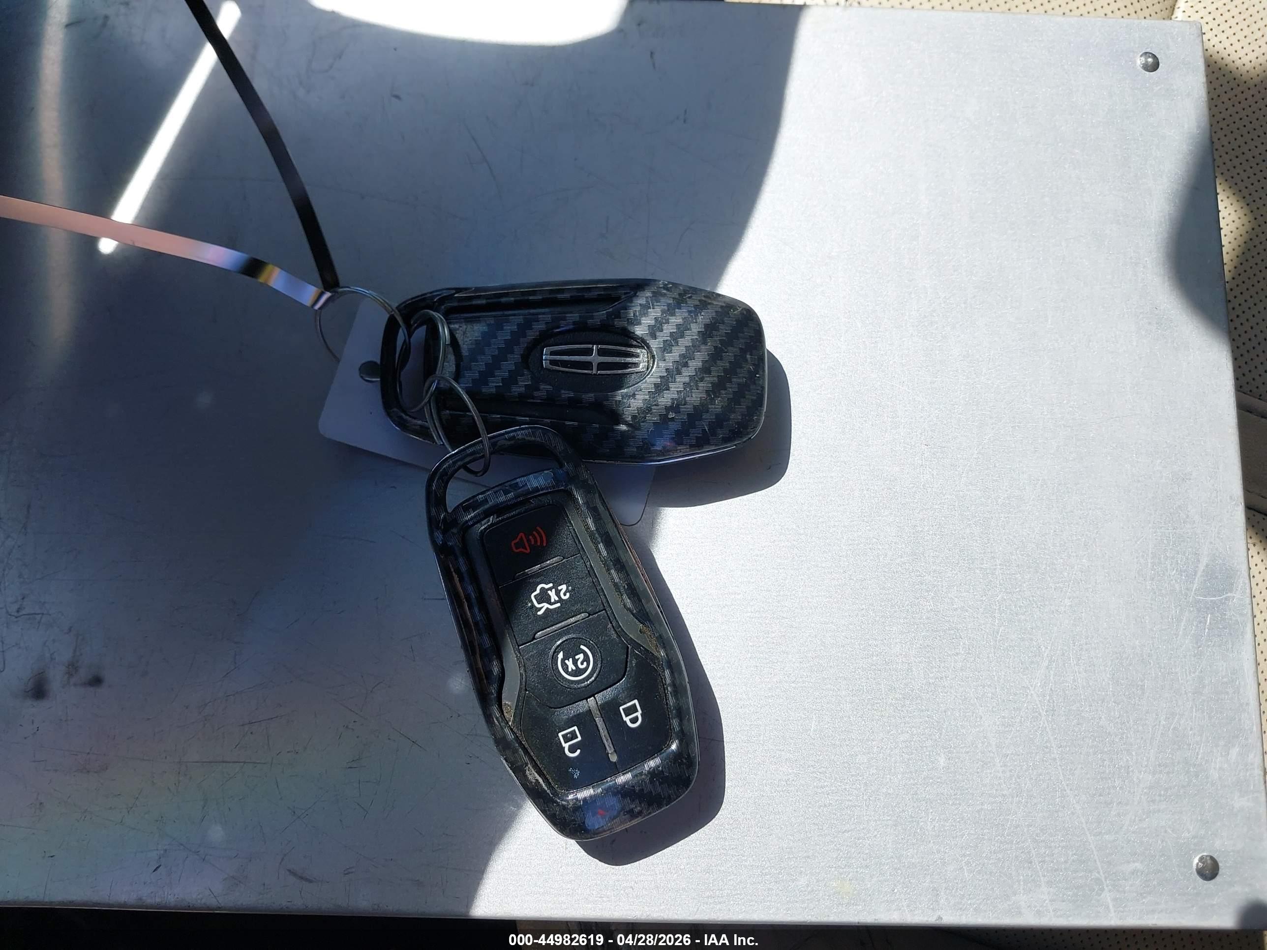 LINCOLN MKZ image 11