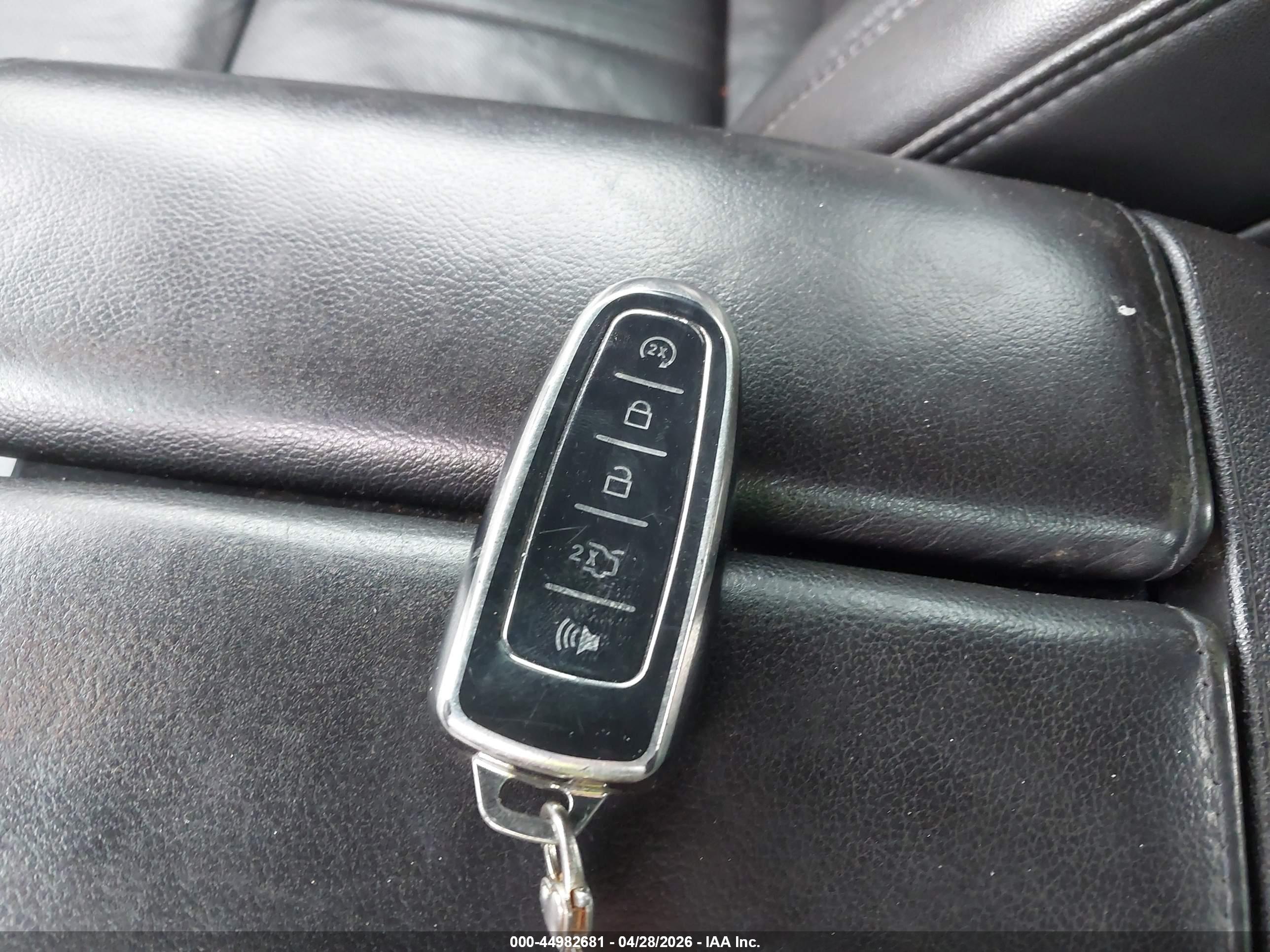 LINCOLN MKS image 11