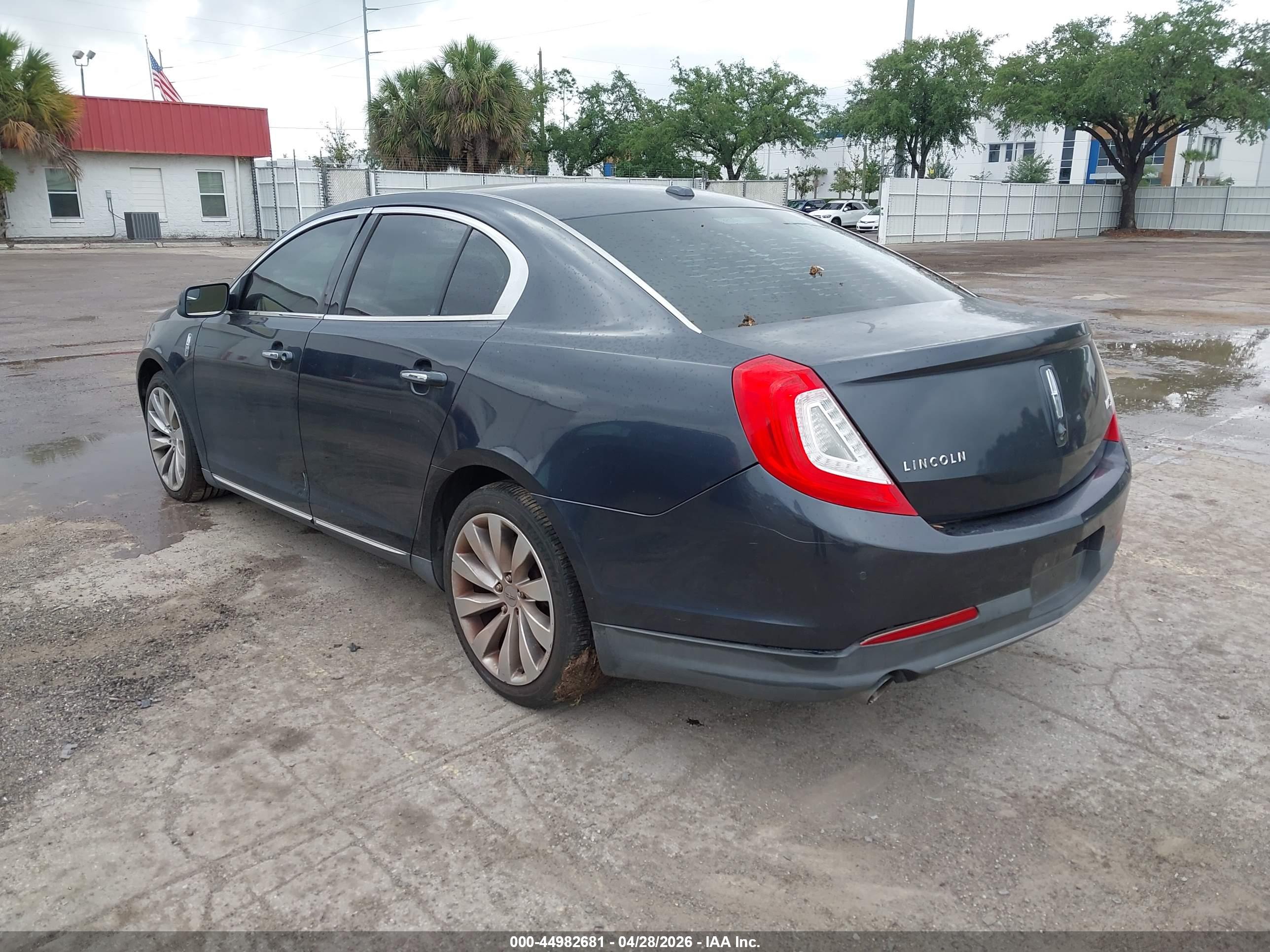 LINCOLN MKS image 3