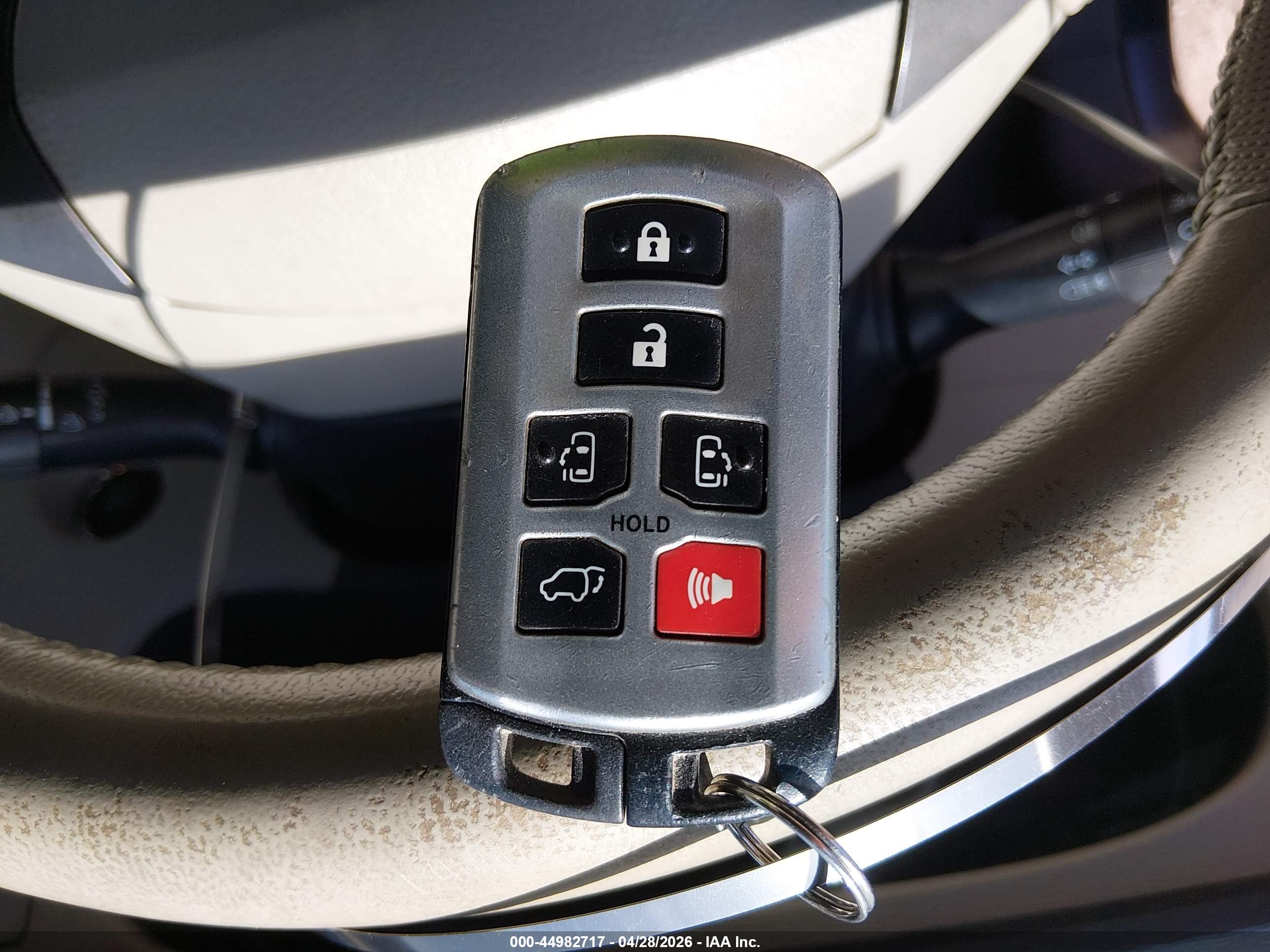 TOYOTA SIENNA image 11