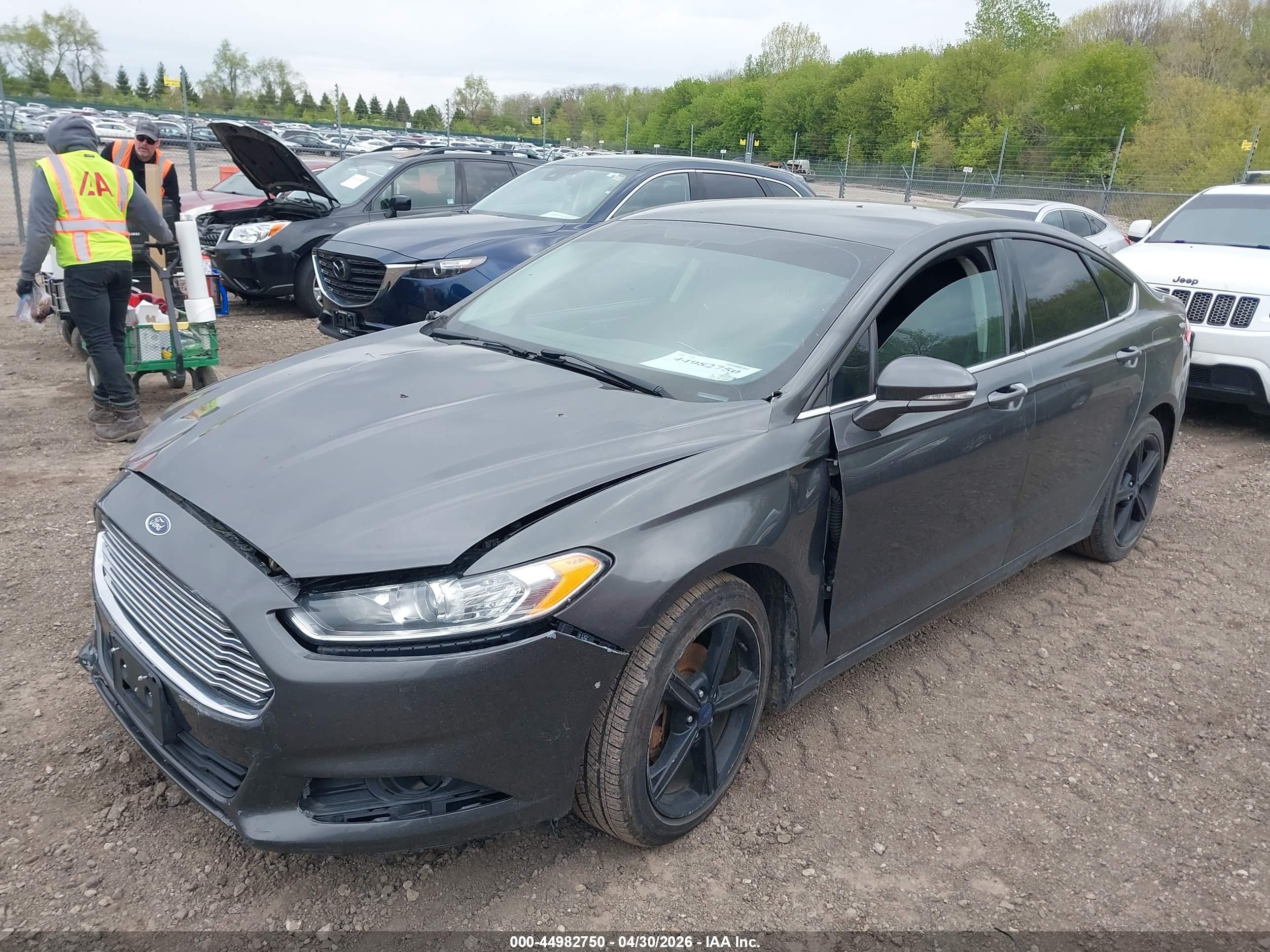FORD FUSION image 2