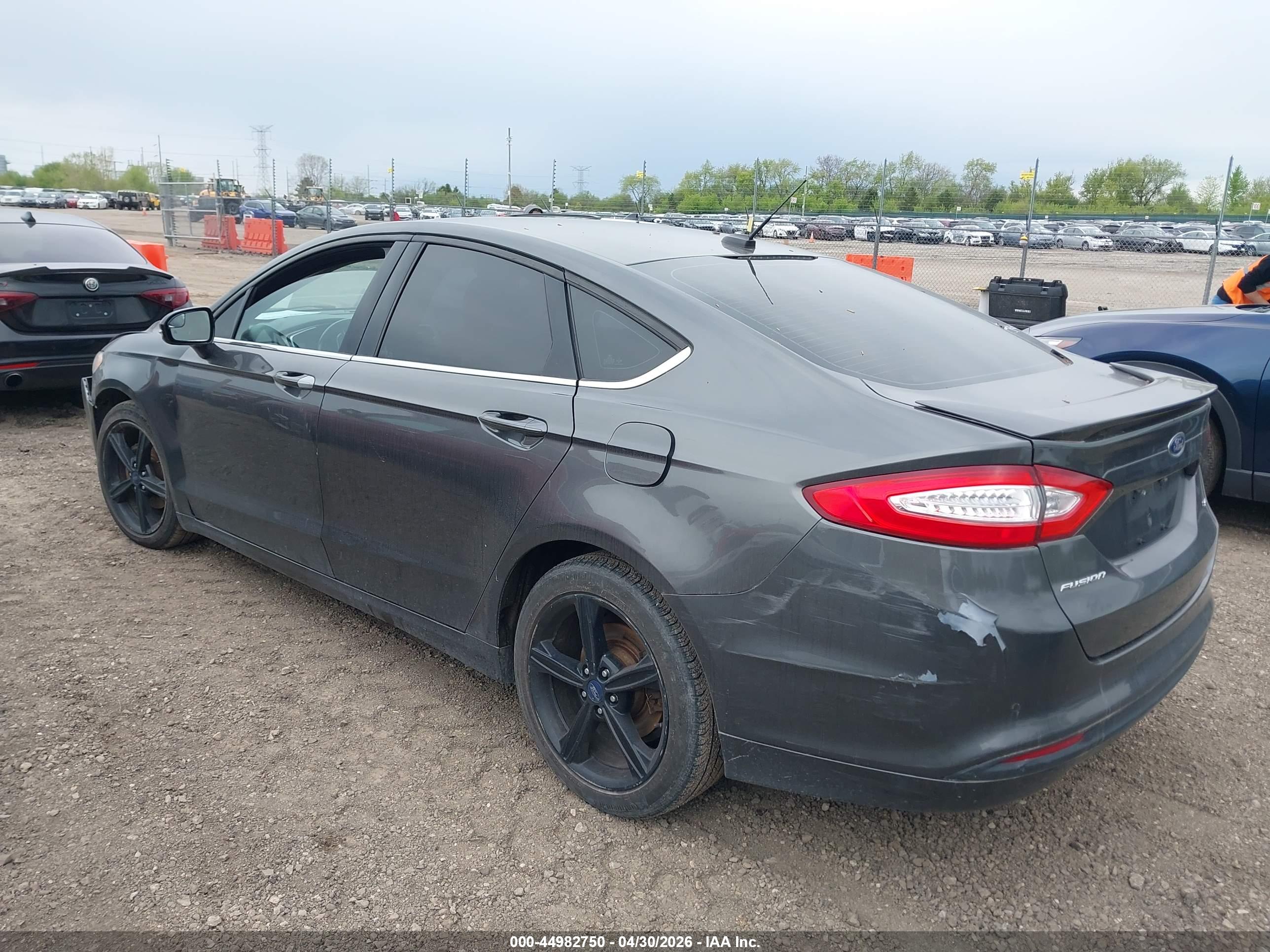 FORD FUSION image 3
