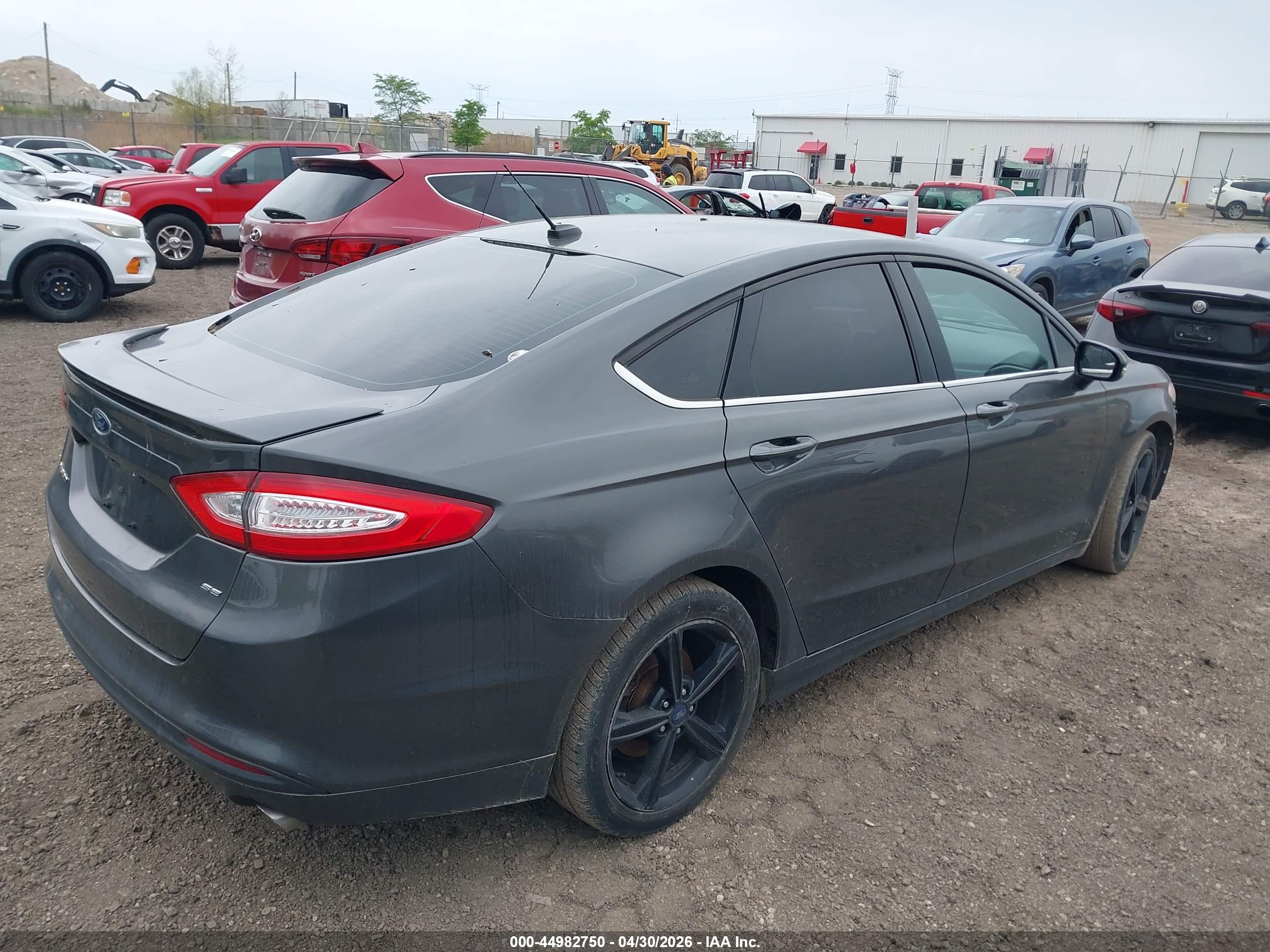 FORD FUSION image 4