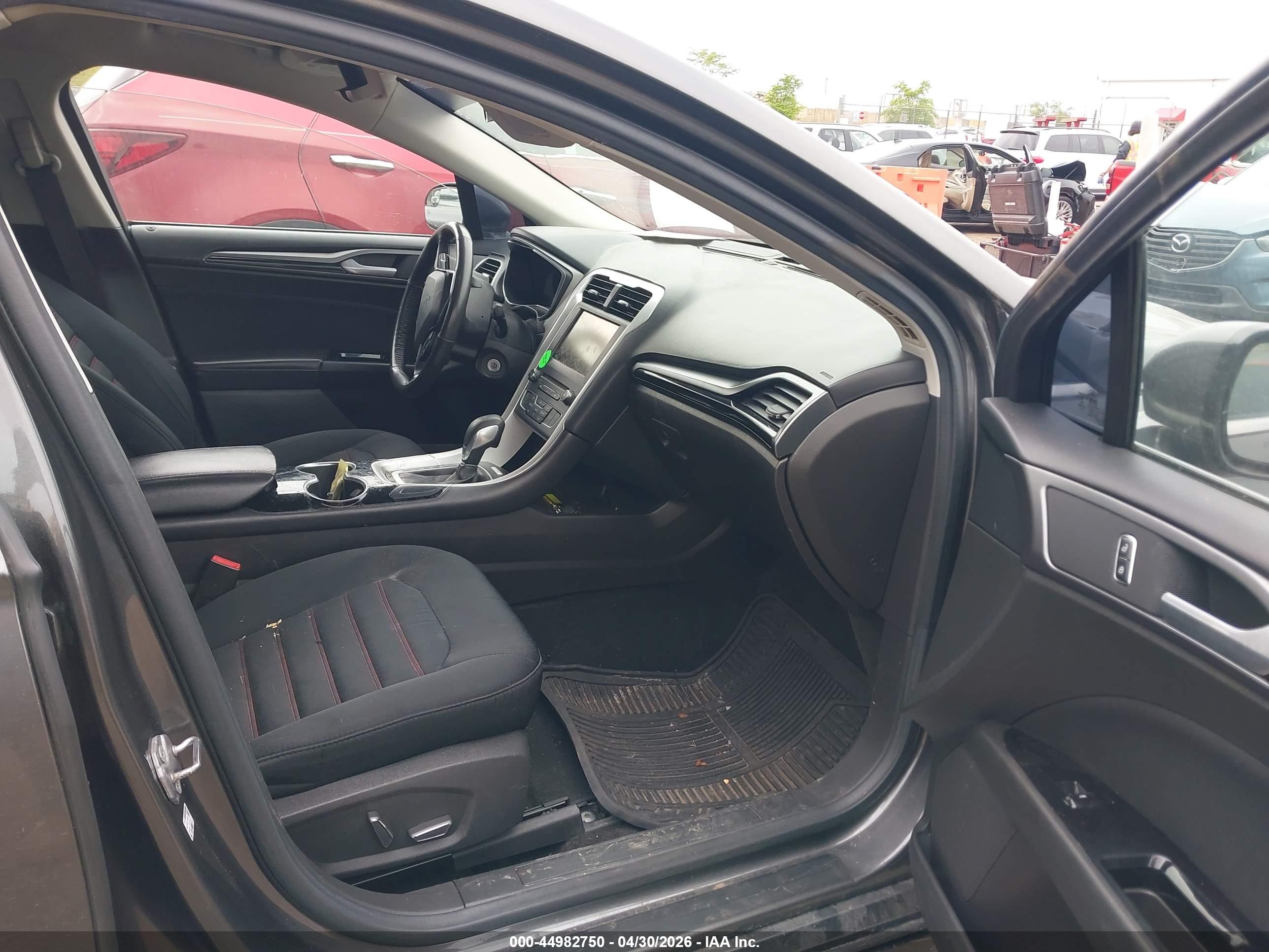 FORD FUSION image 5