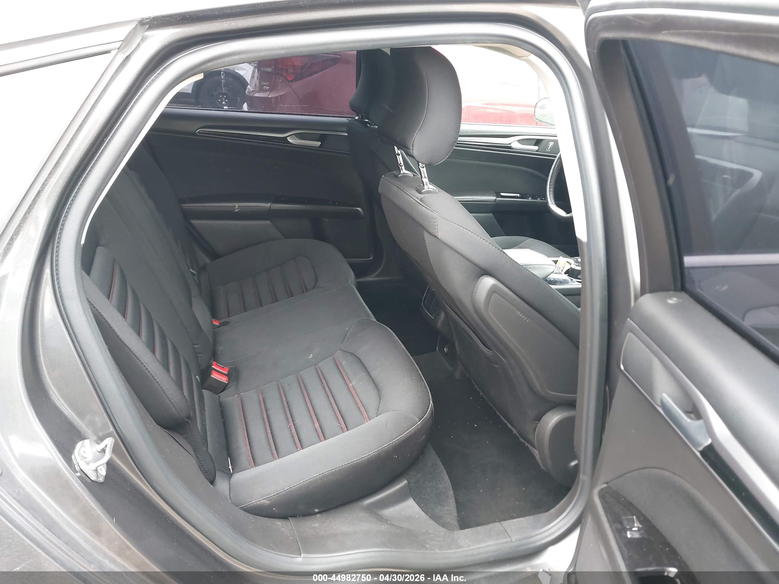 FORD FUSION image 8