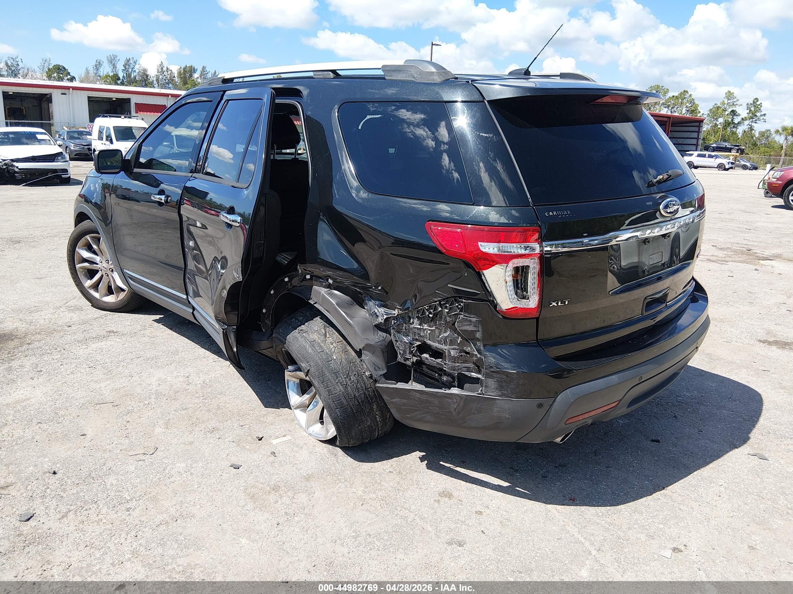 FORD EXPLORER image 3