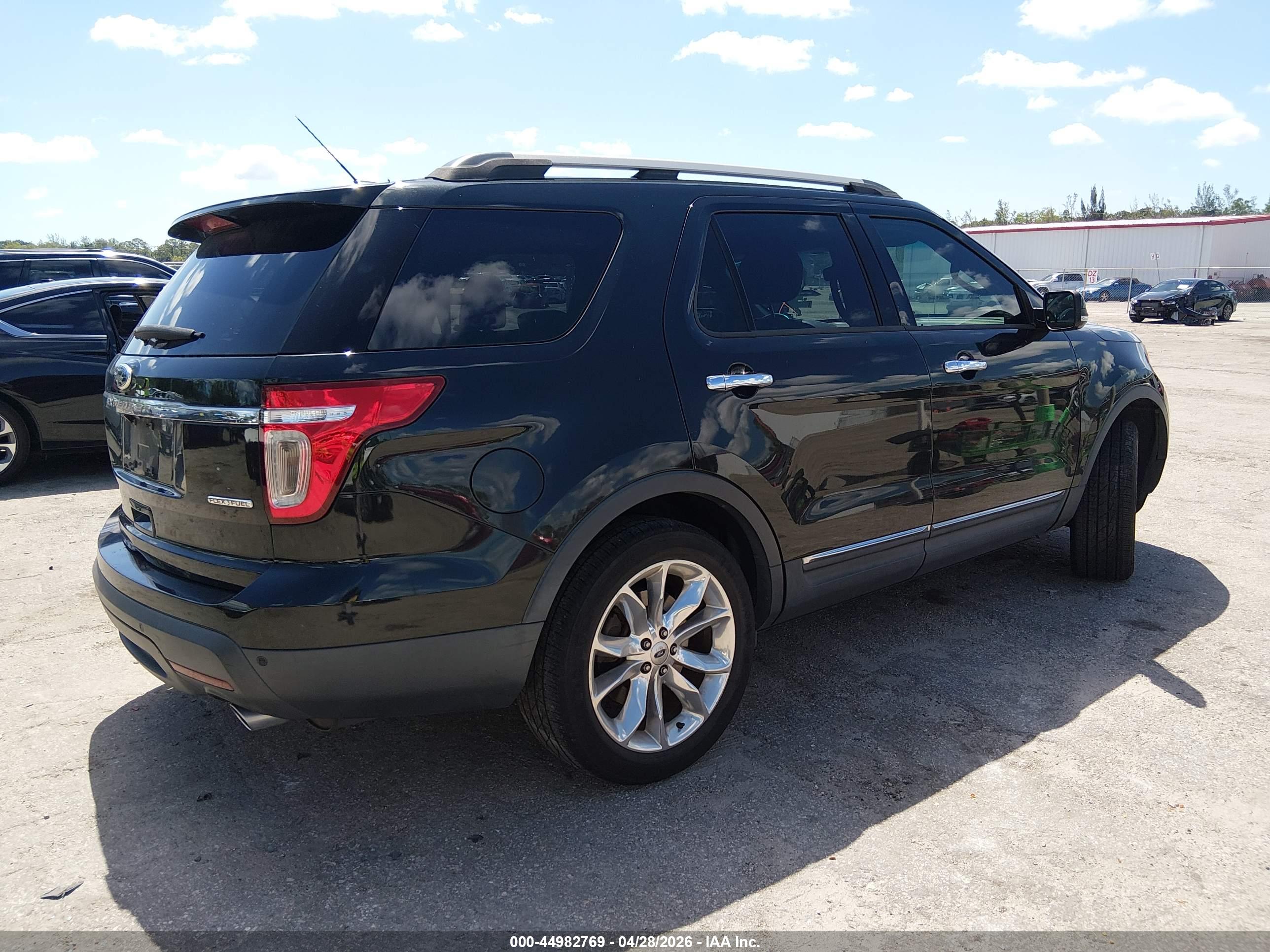 FORD EXPLORER image 4