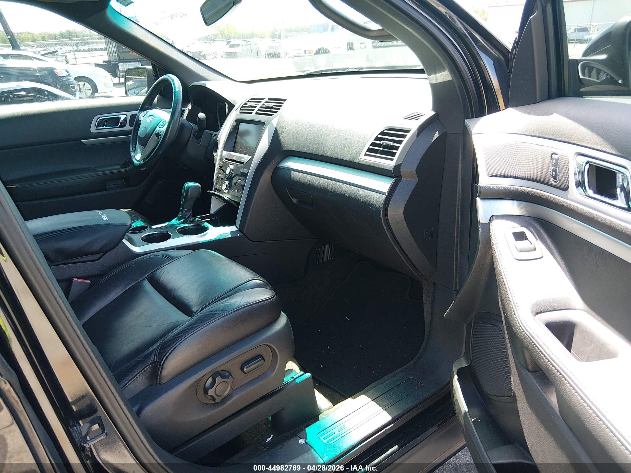FORD EXPLORER image 5