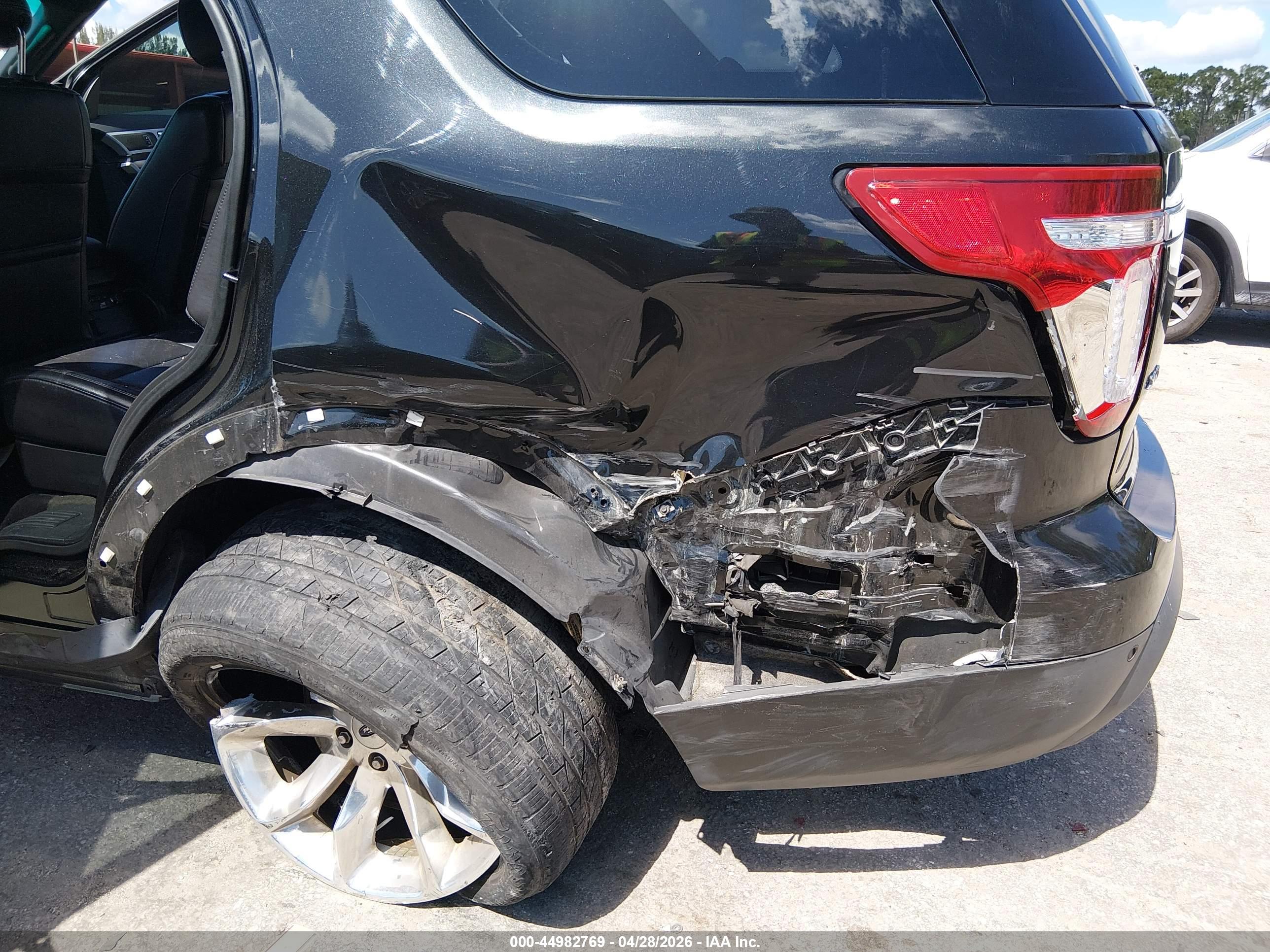 FORD EXPLORER image 6