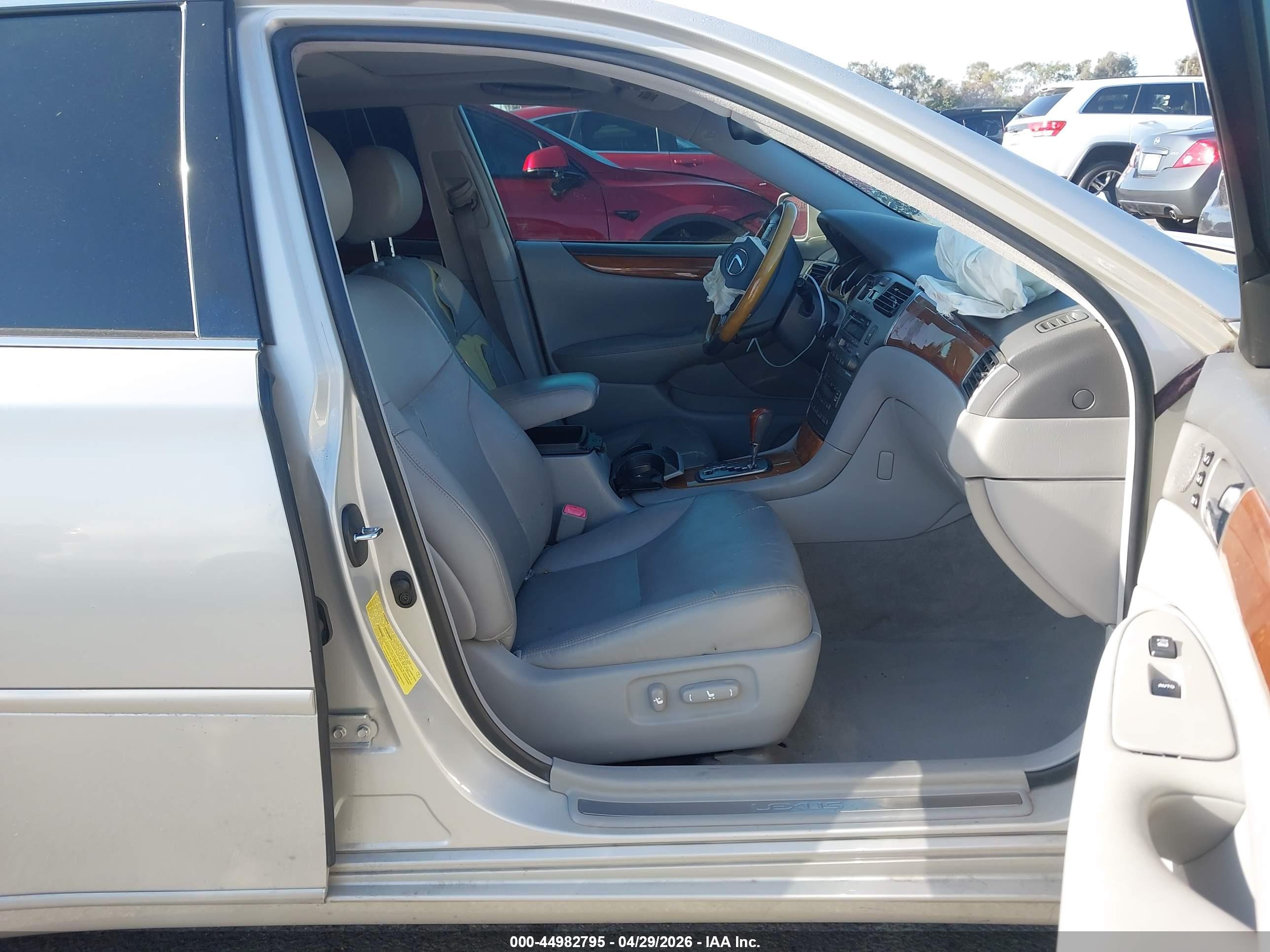 LEXUS ES image 5