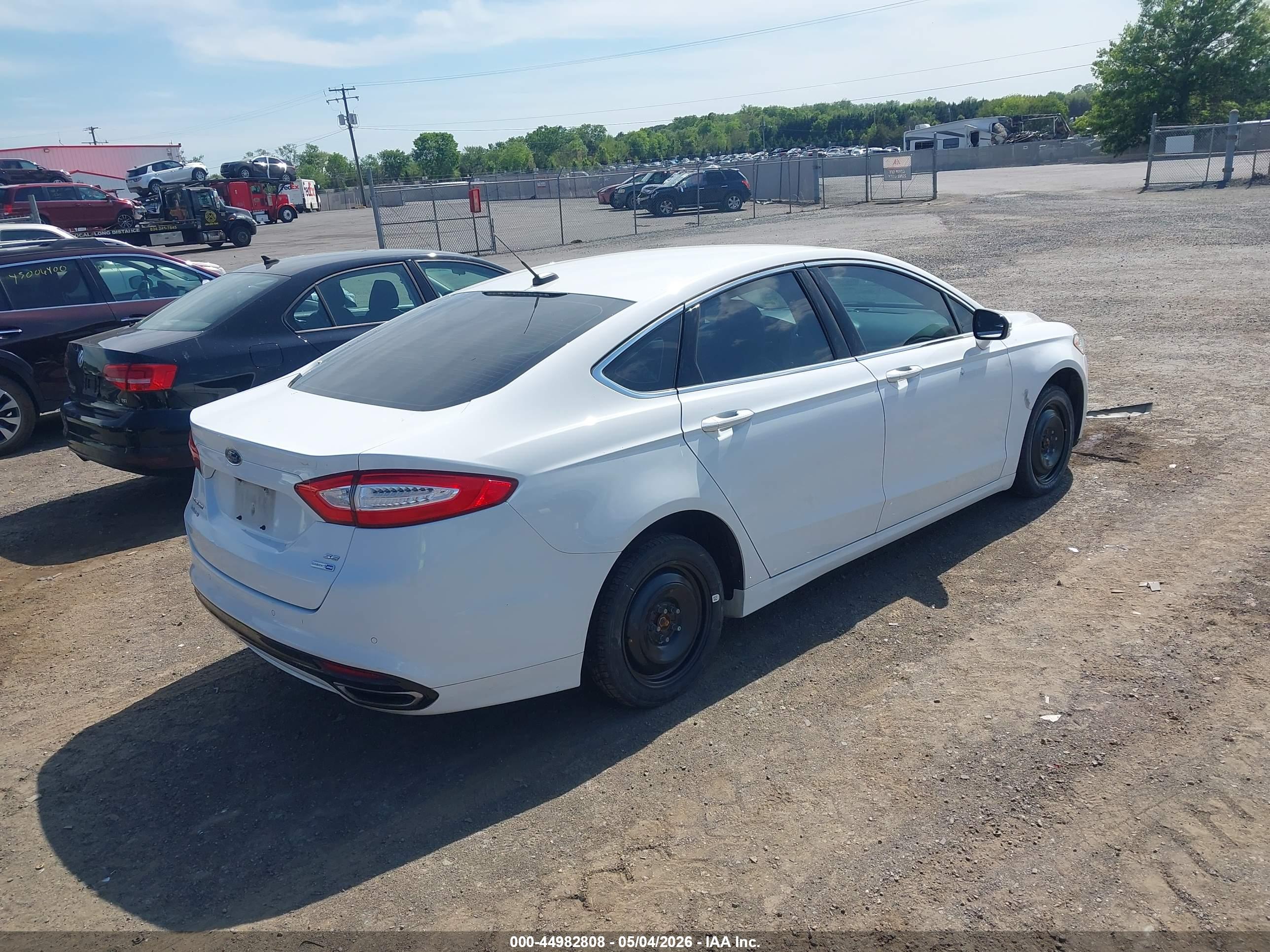 FORD FUSION image 4