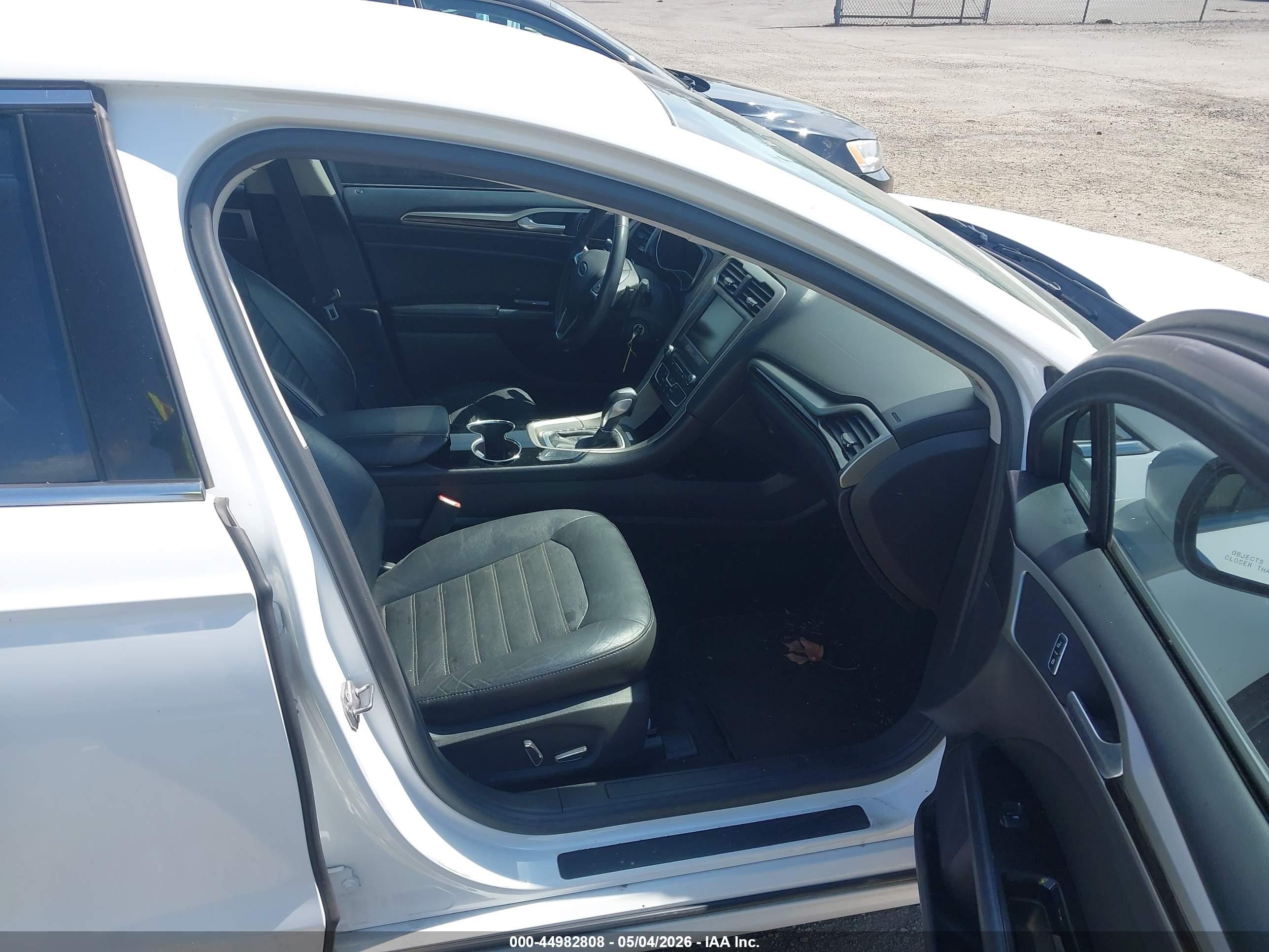 FORD FUSION image 5