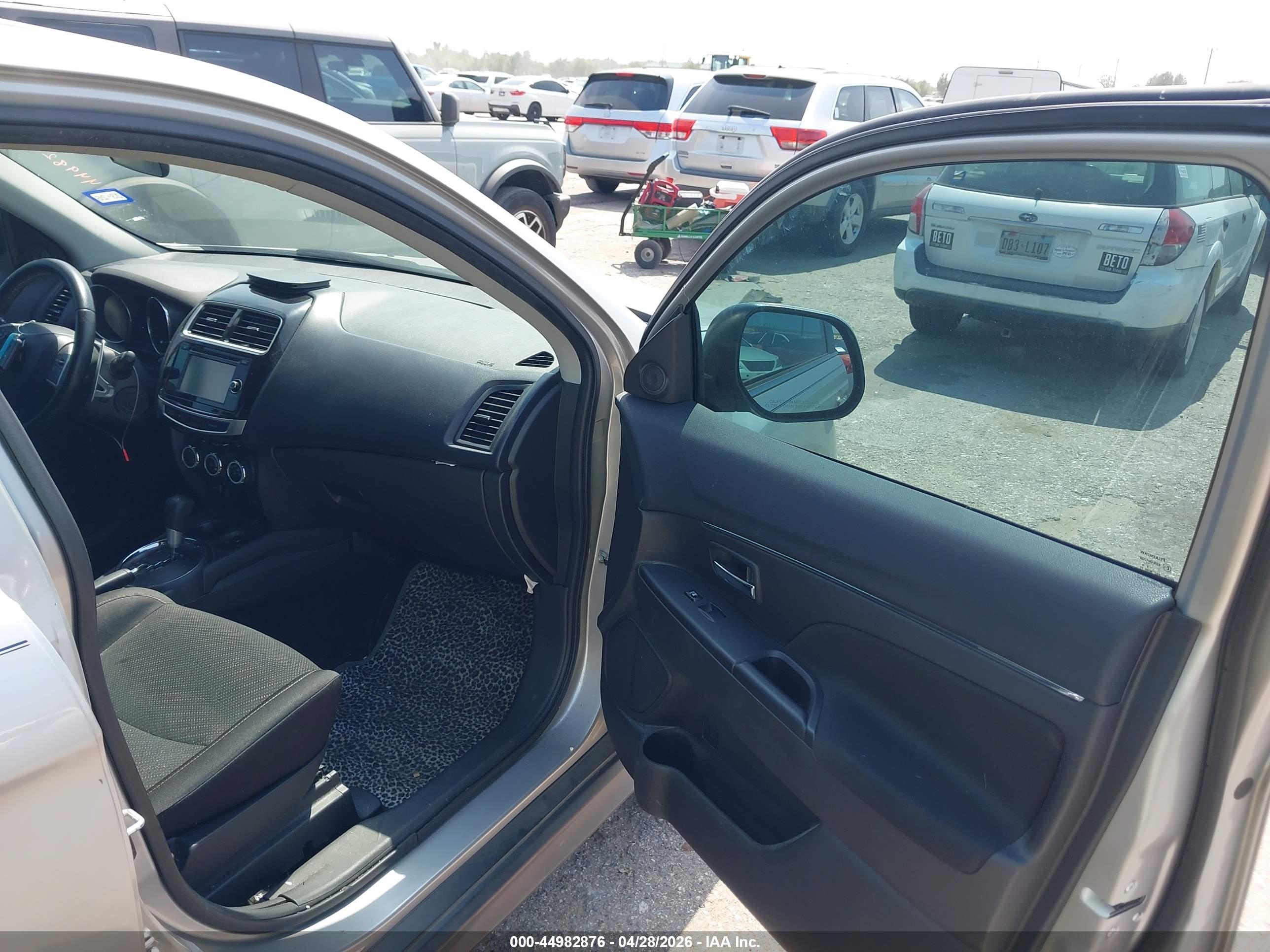 MITSUBISHI OUTLANDER image 5