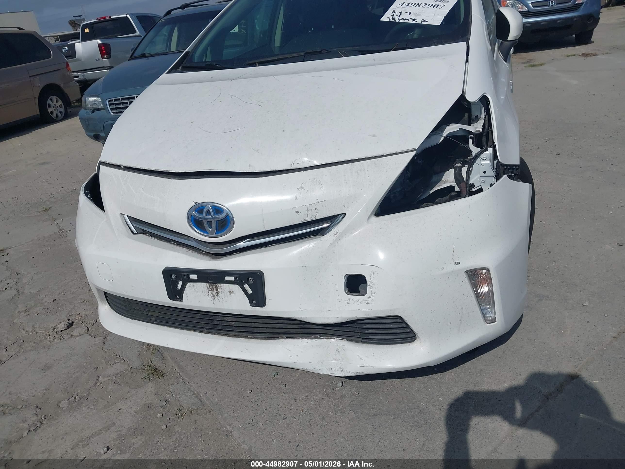 TOYOTA PRIUS image 6