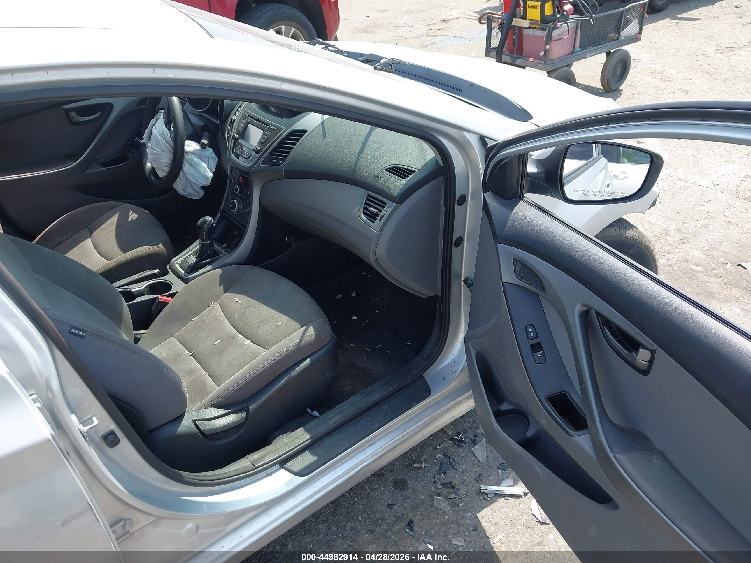 HYUNDAI ELANTRA image 5