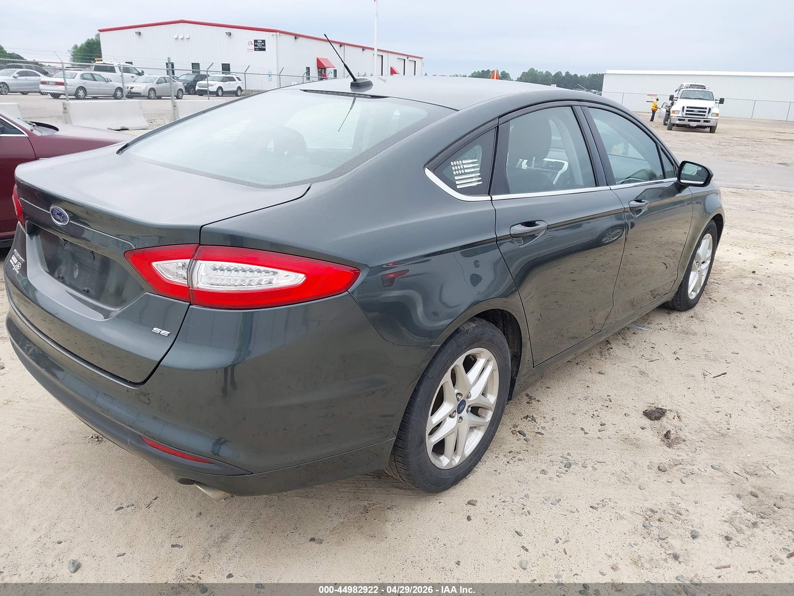 FORD FUSION image 4