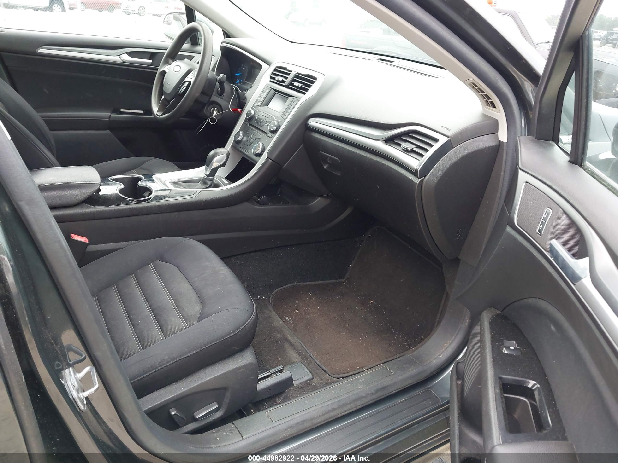 FORD FUSION image 5