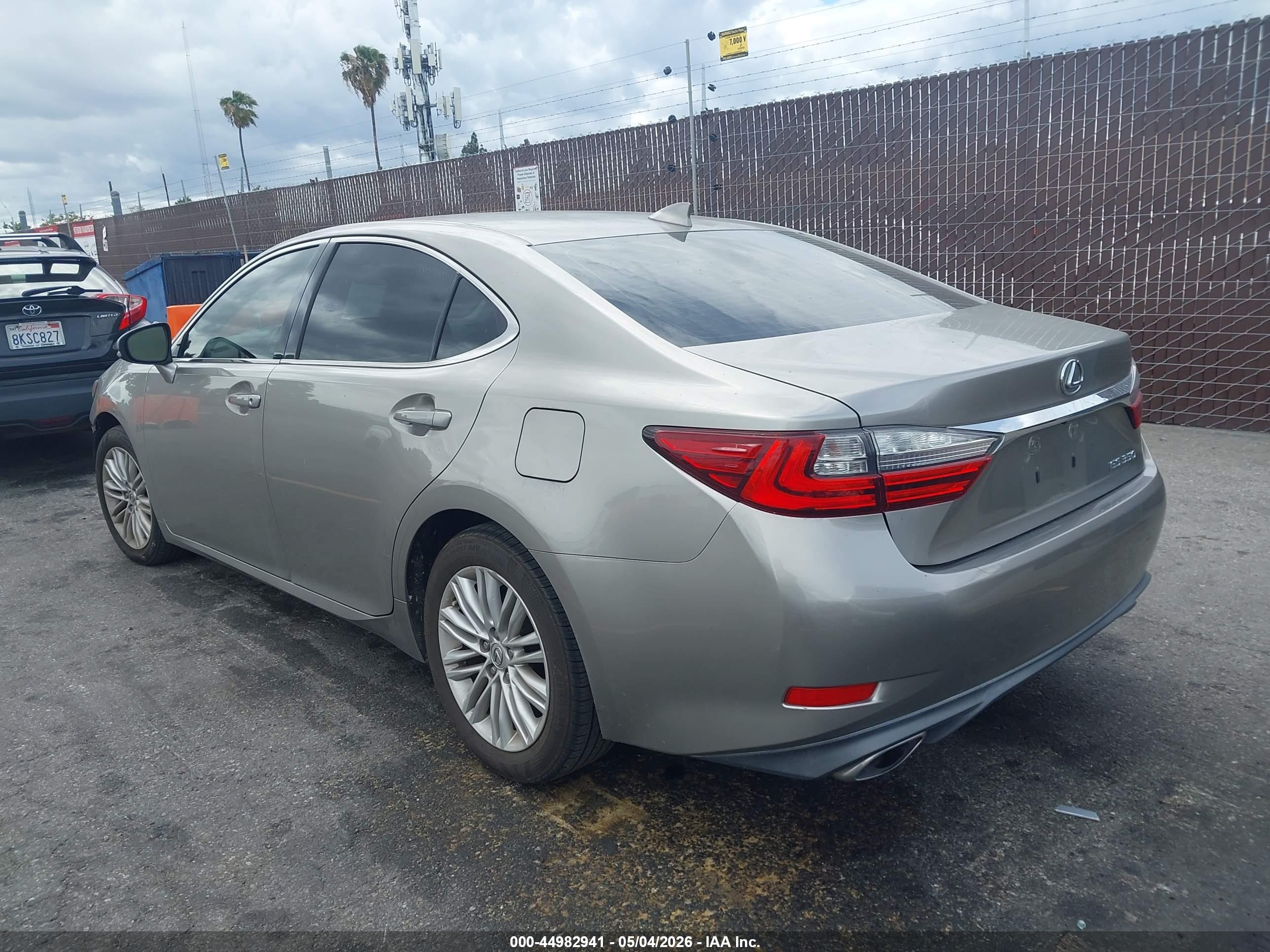 LEXUS ES image 3