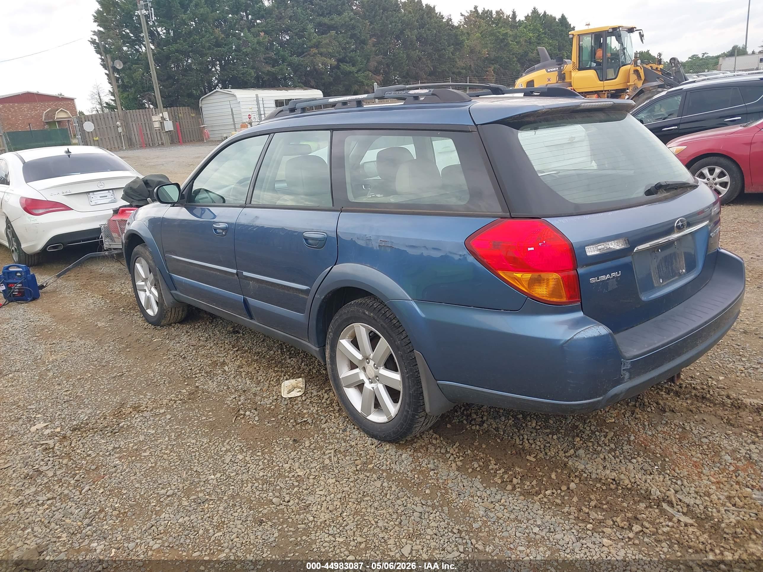 SUBARU OUTBACK image 3
