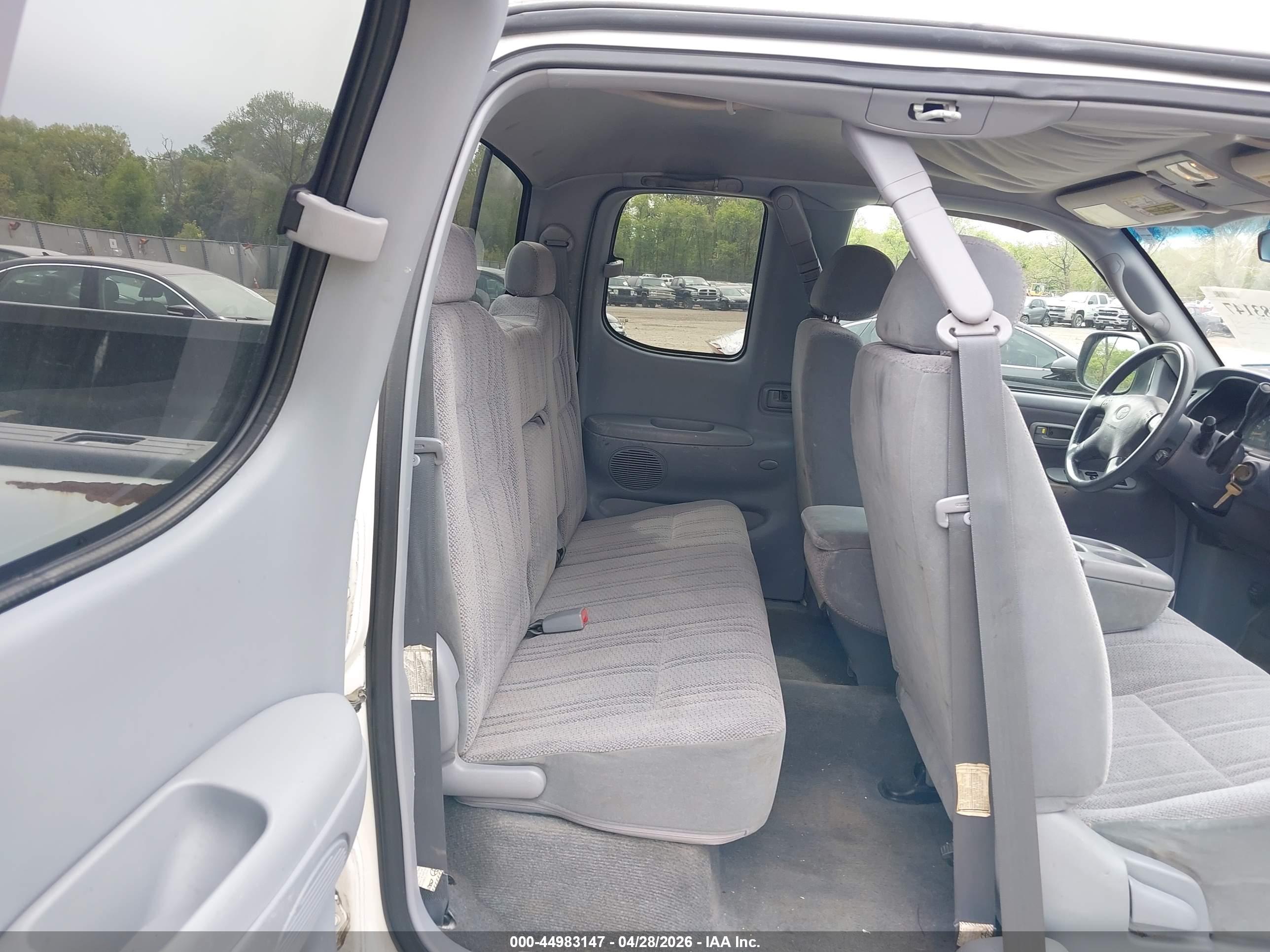 TOYOTA TUNDRA image 8