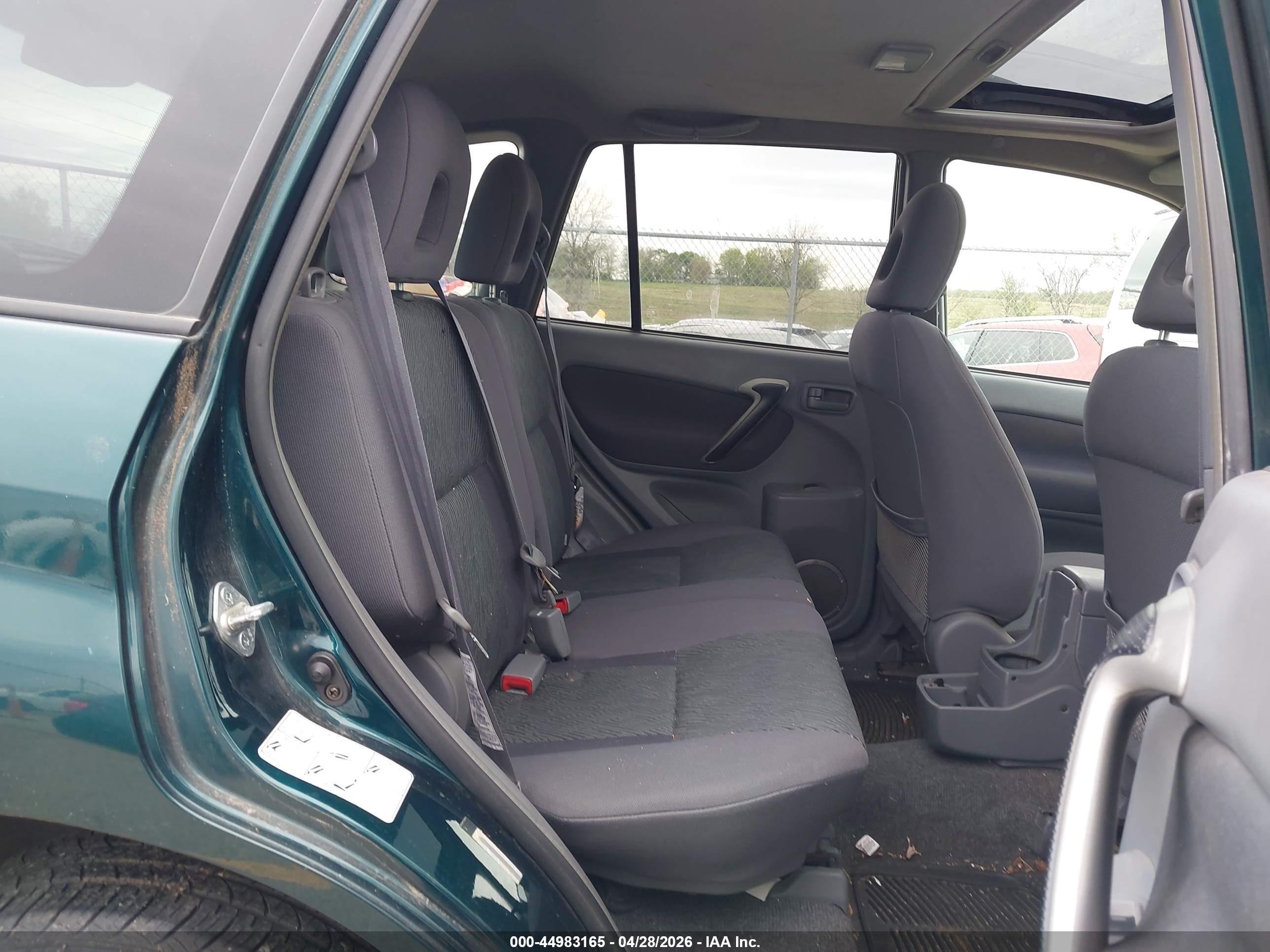 TOYOTA RAV4 image 8
