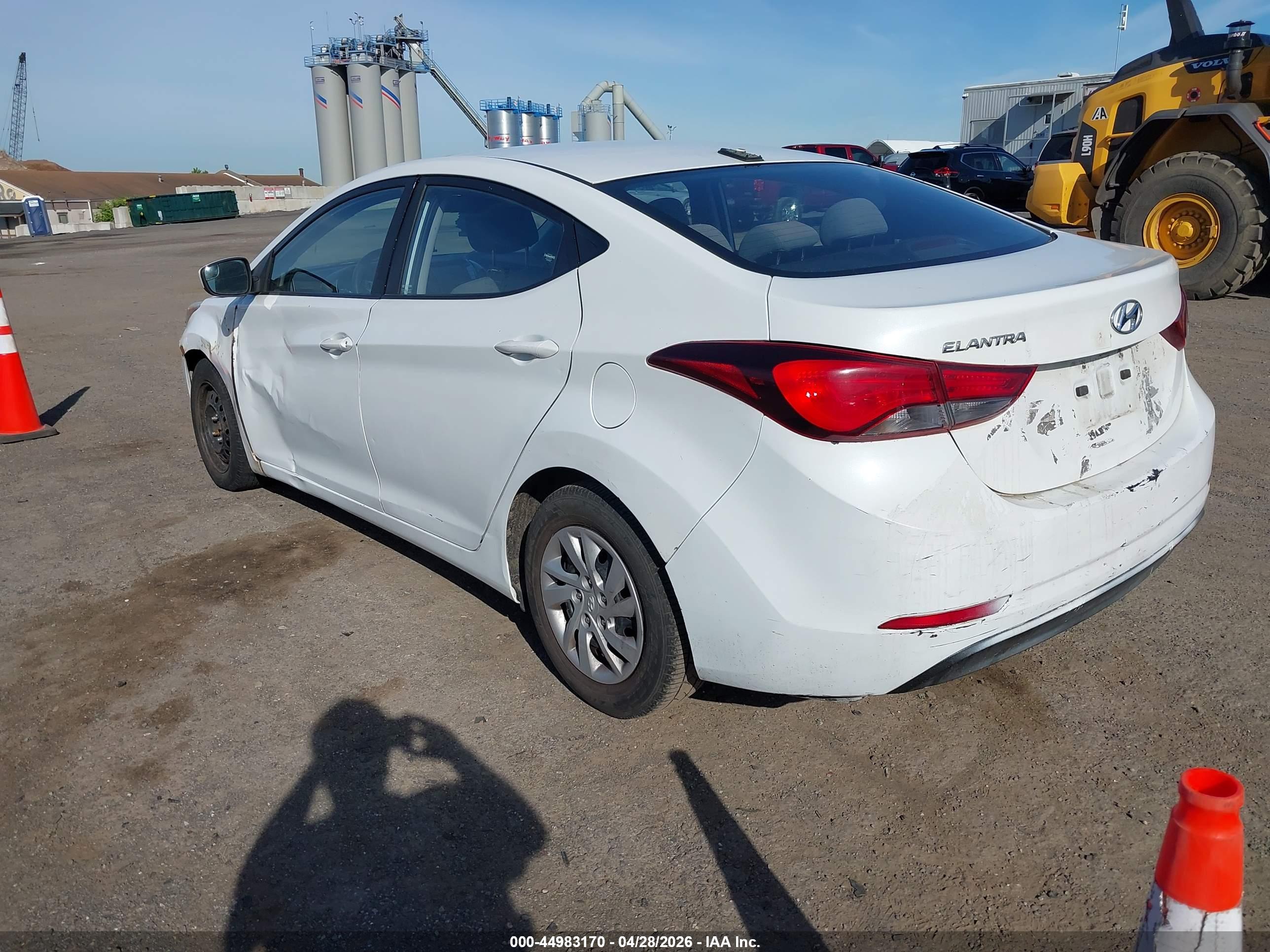 HYUNDAI ELANTRA image 3