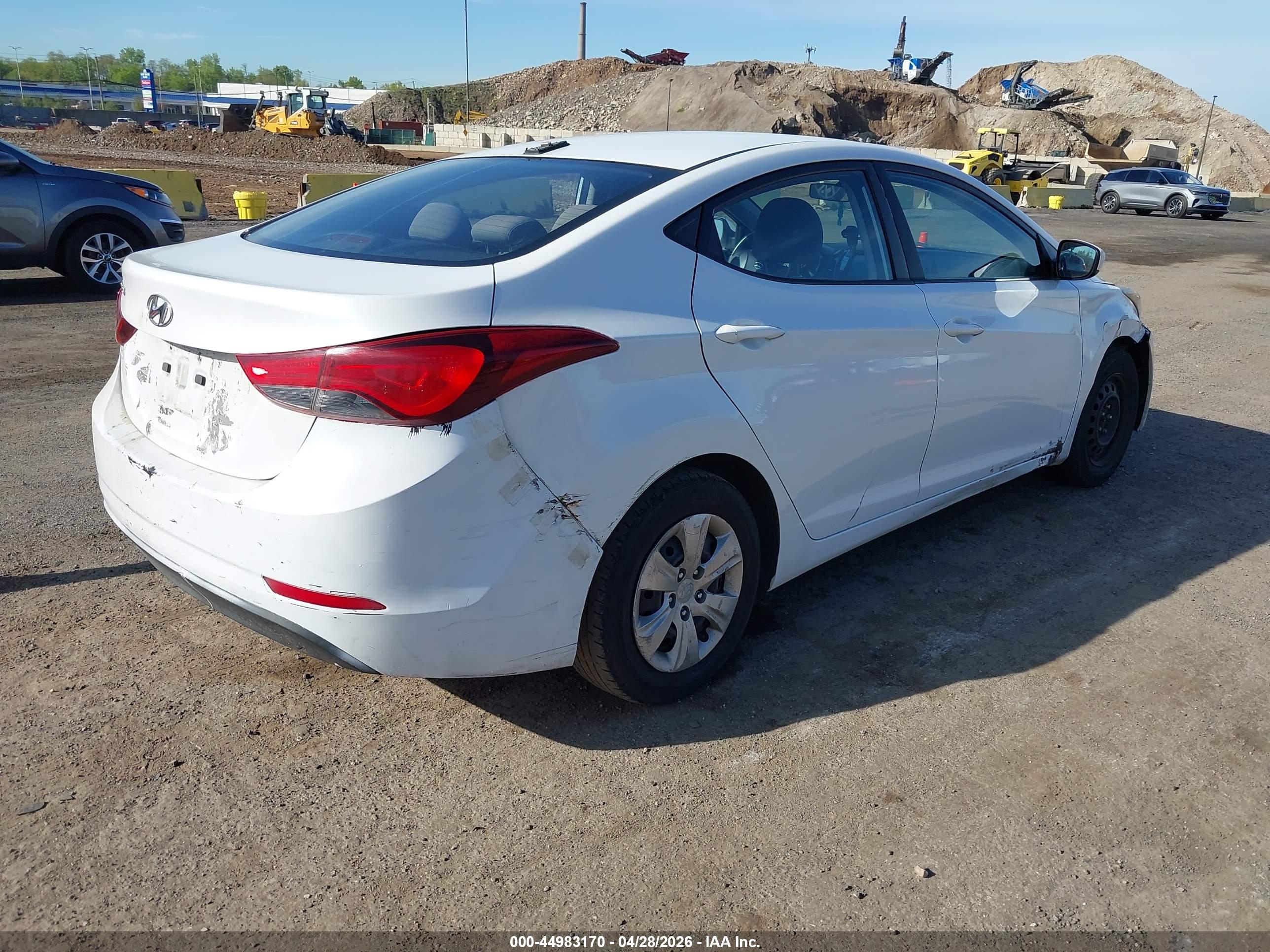 HYUNDAI ELANTRA image 4