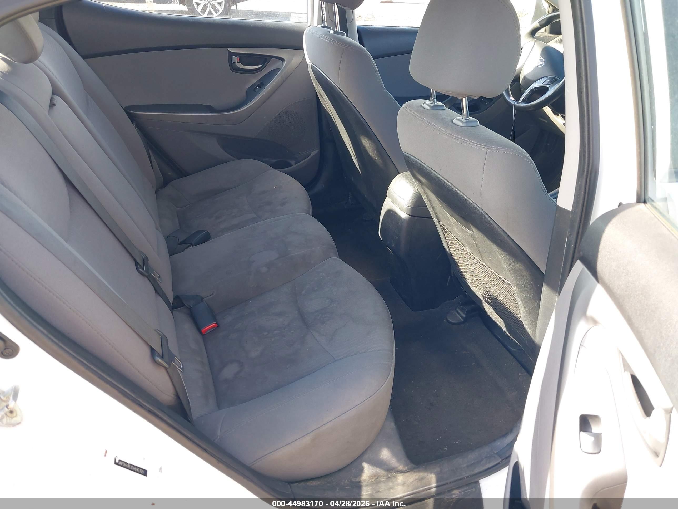 HYUNDAI ELANTRA image 8