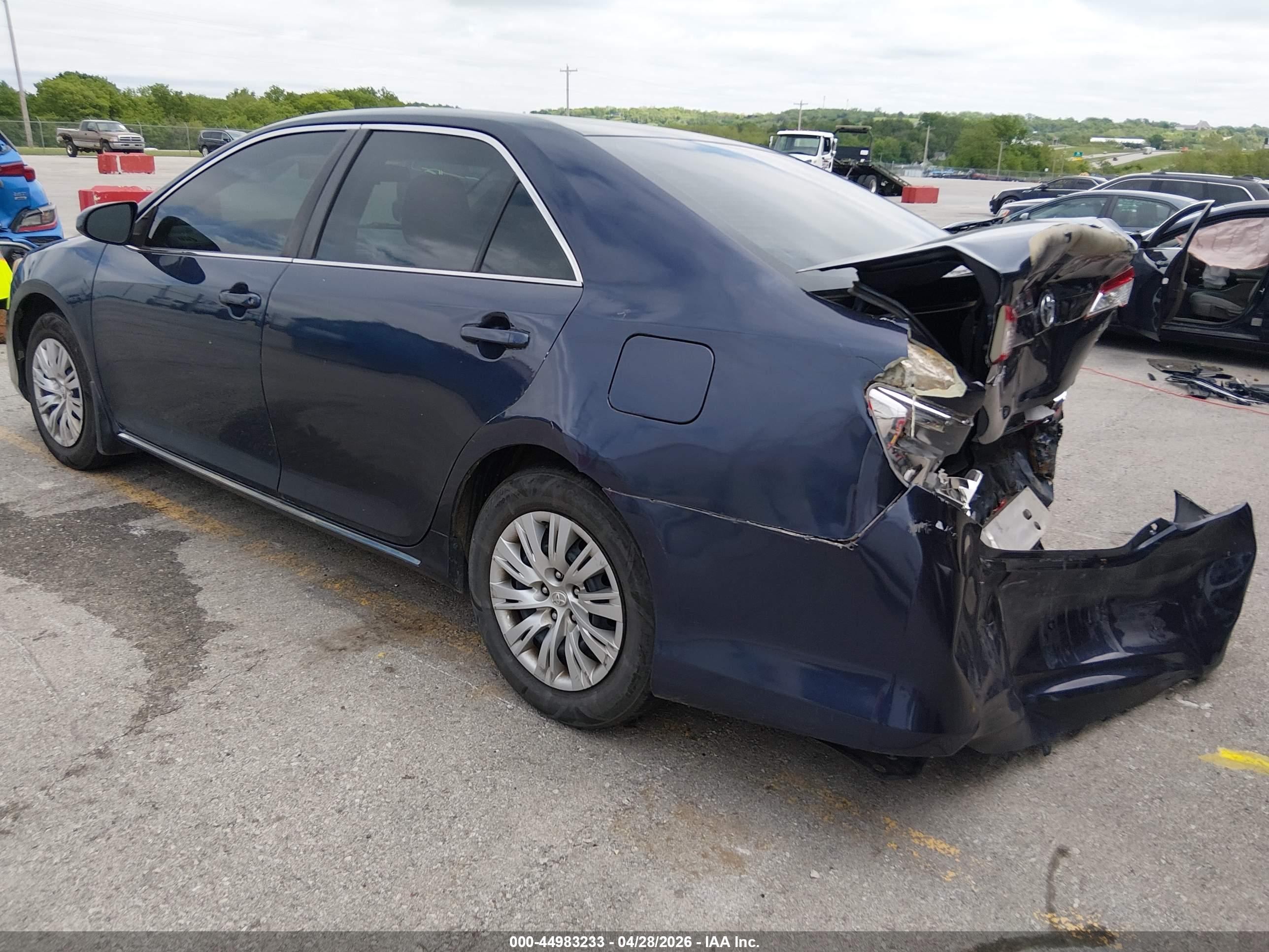TOYOTA CAMRY image 3