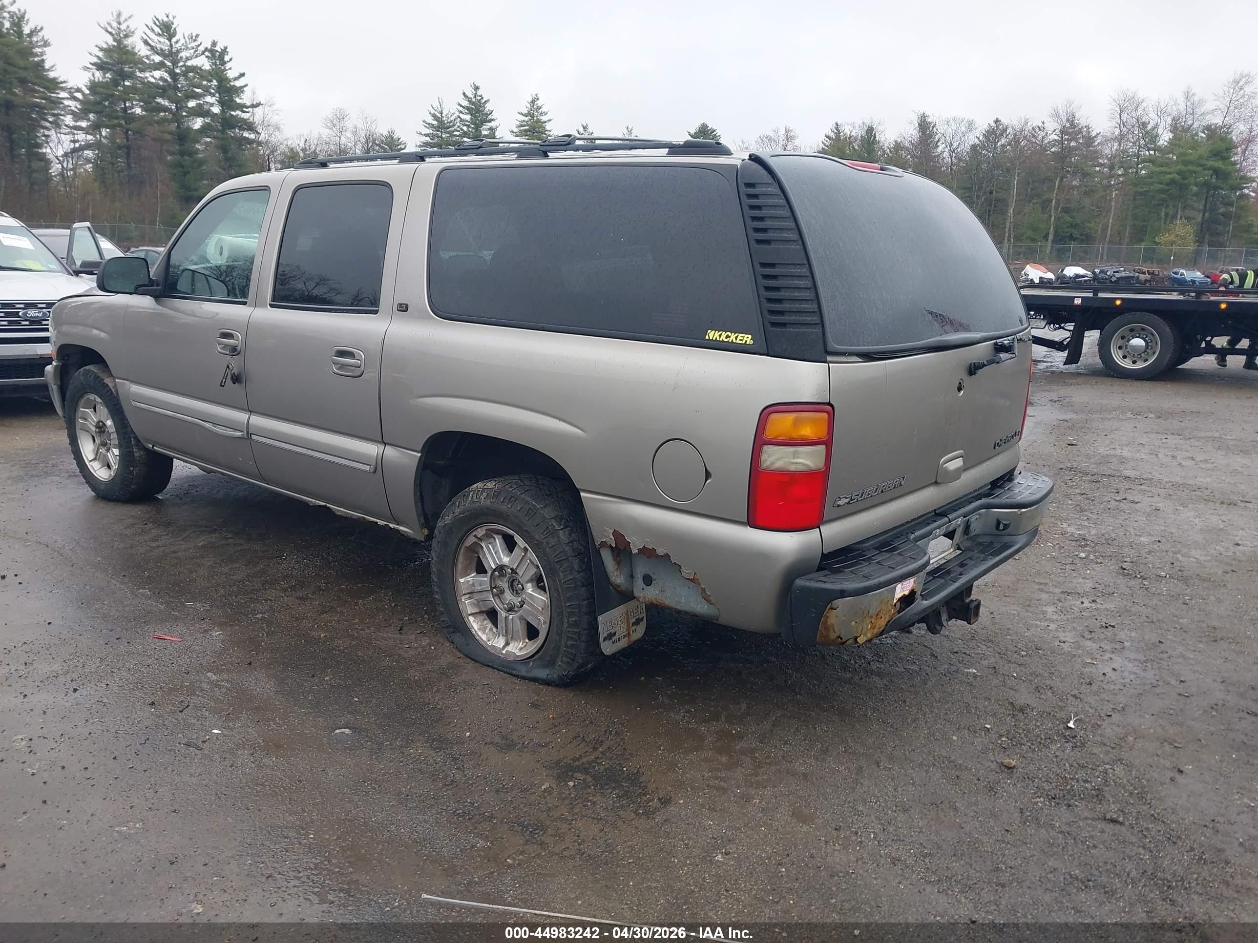 CHEVROLET SUBURBAN image 3