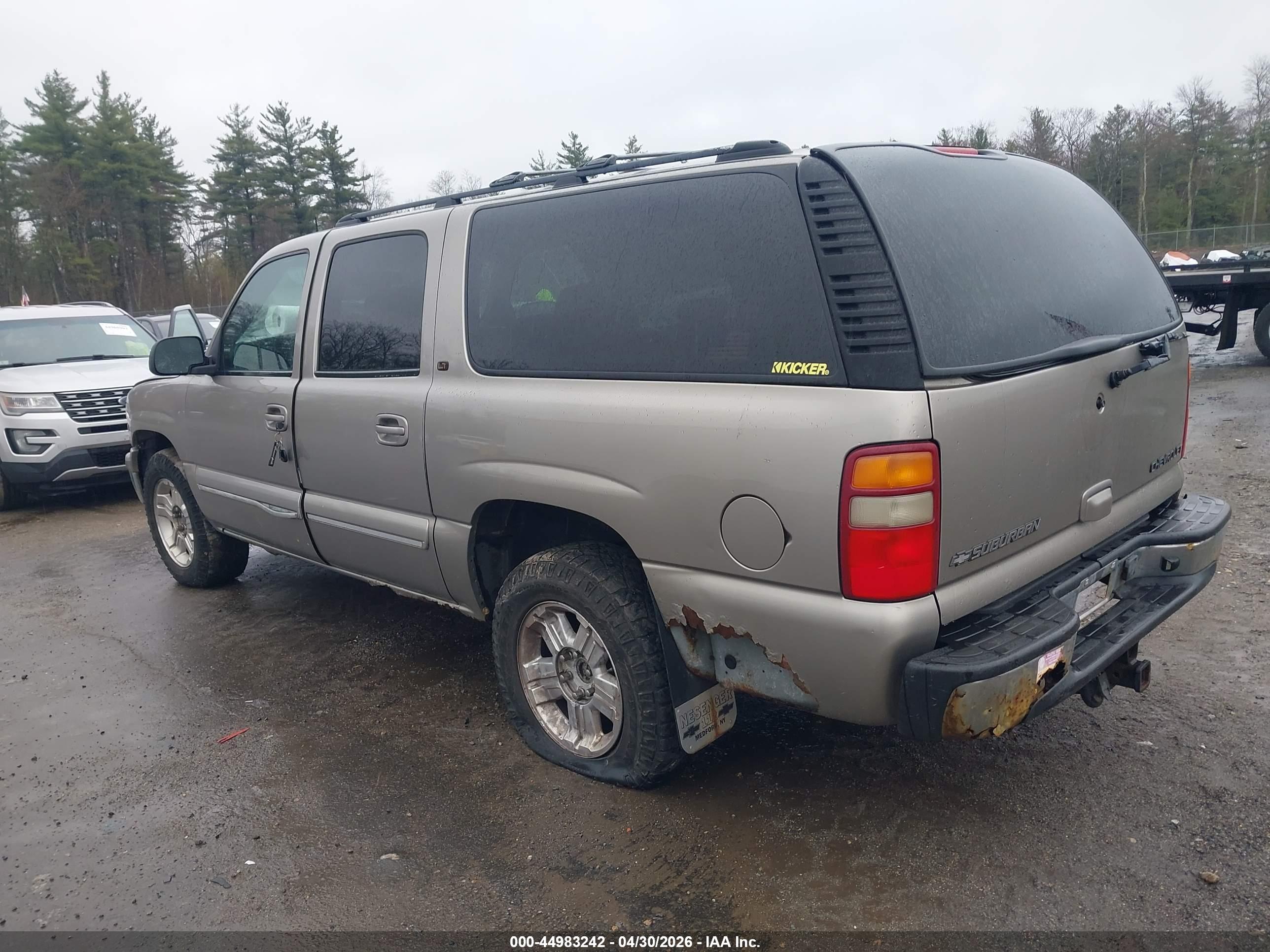 CHEVROLET SUBURBAN image 6