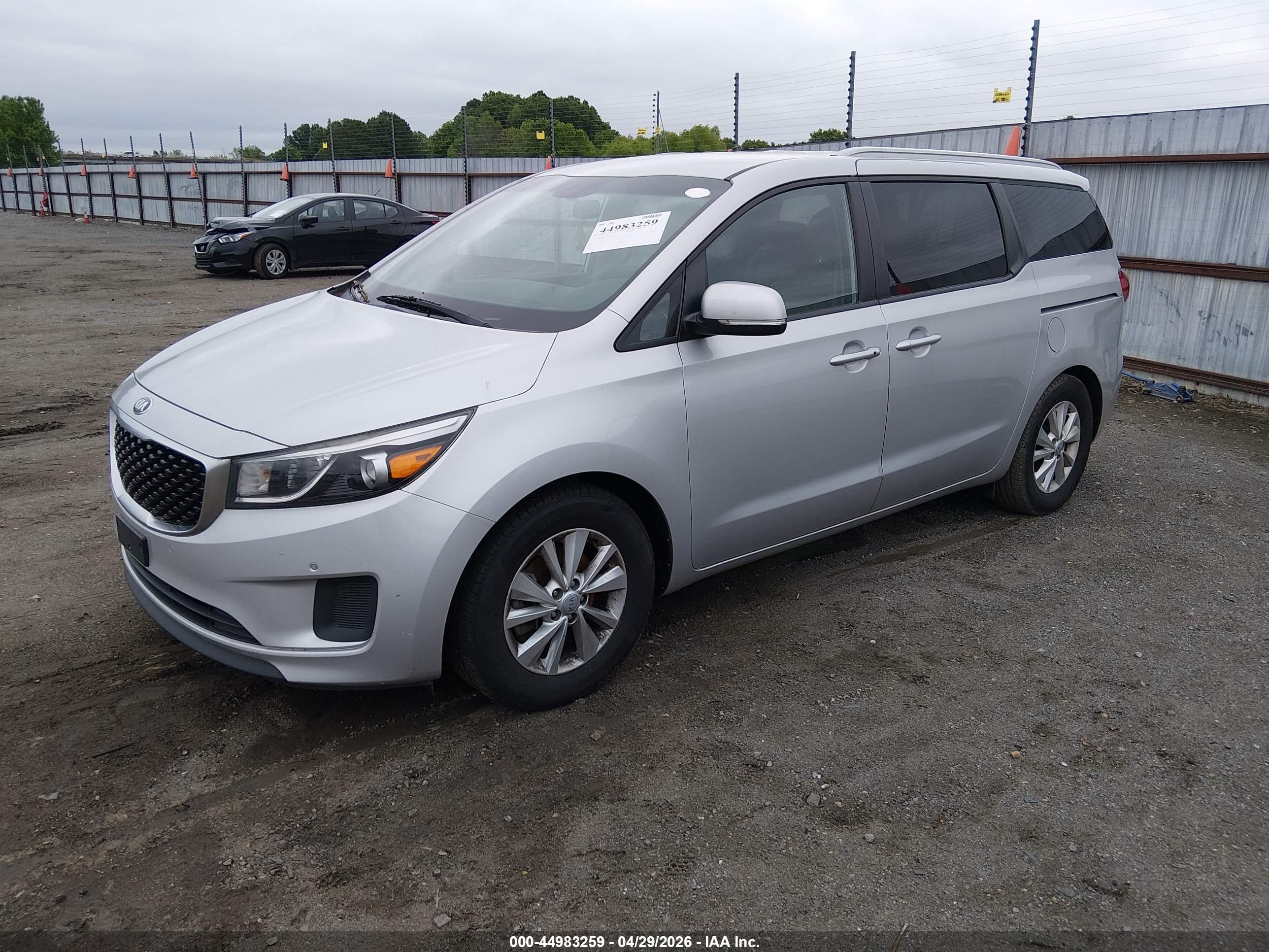 KIA SEDONA image 2