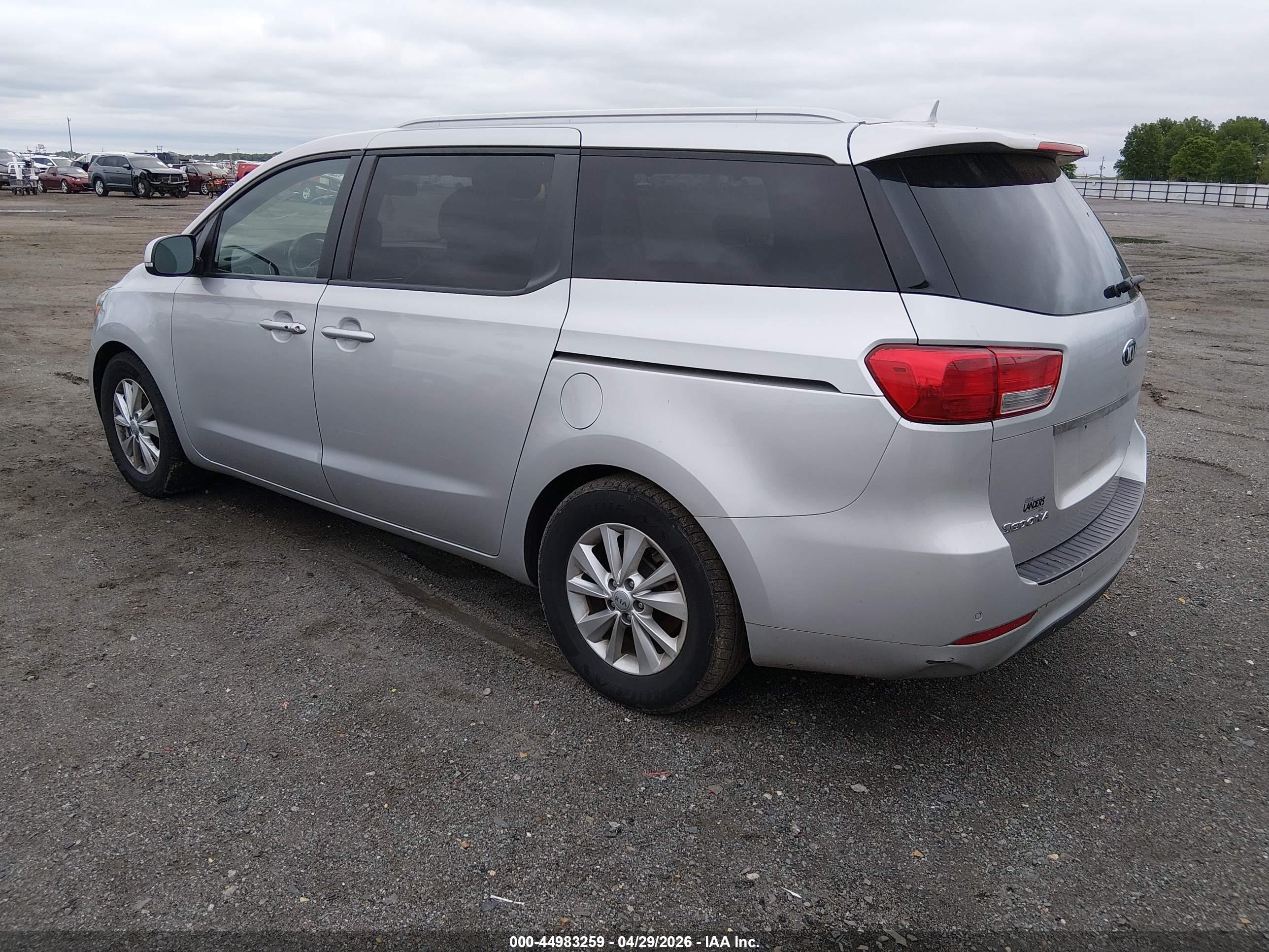KIA SEDONA image 3