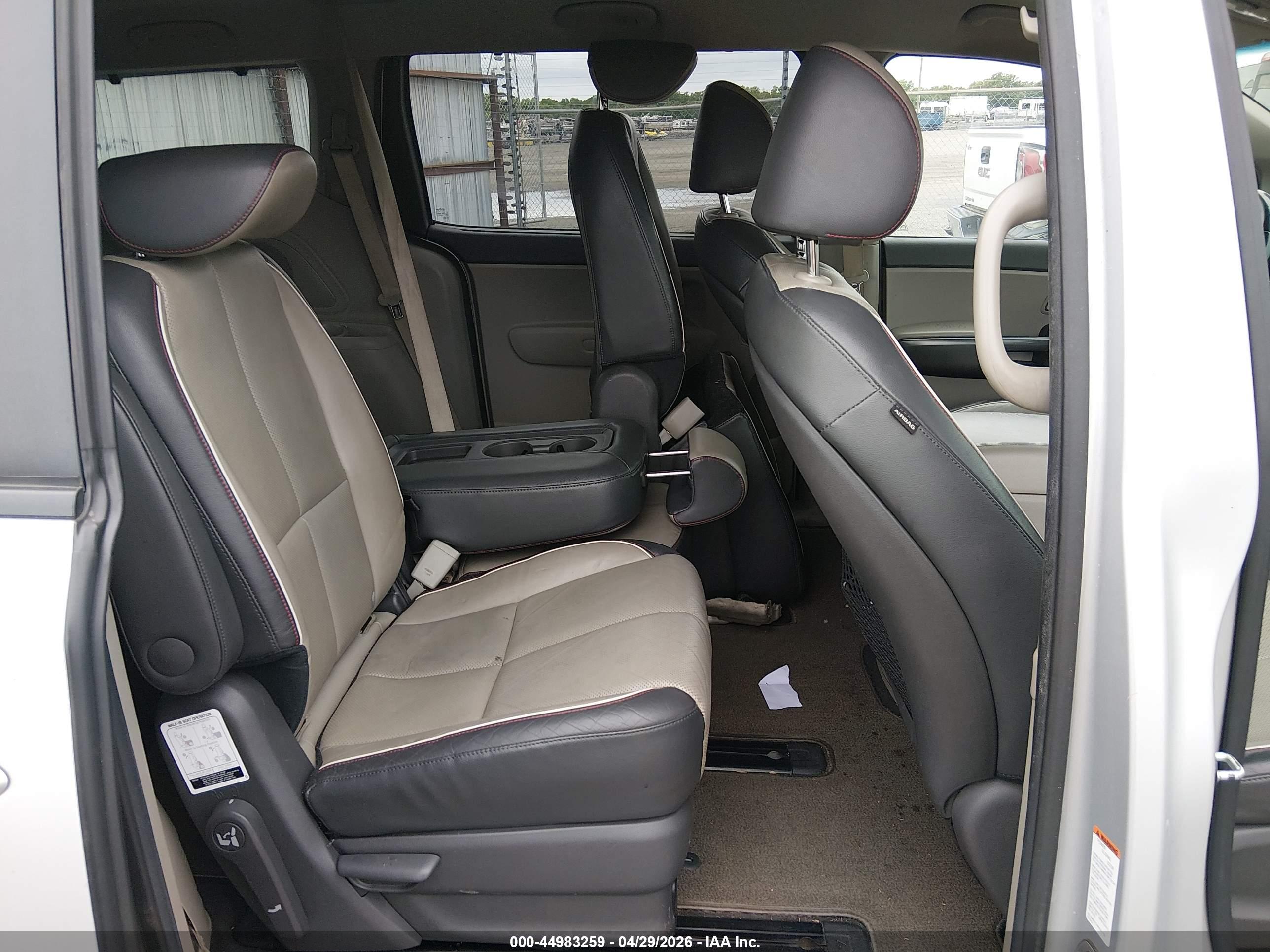 KIA SEDONA image 8