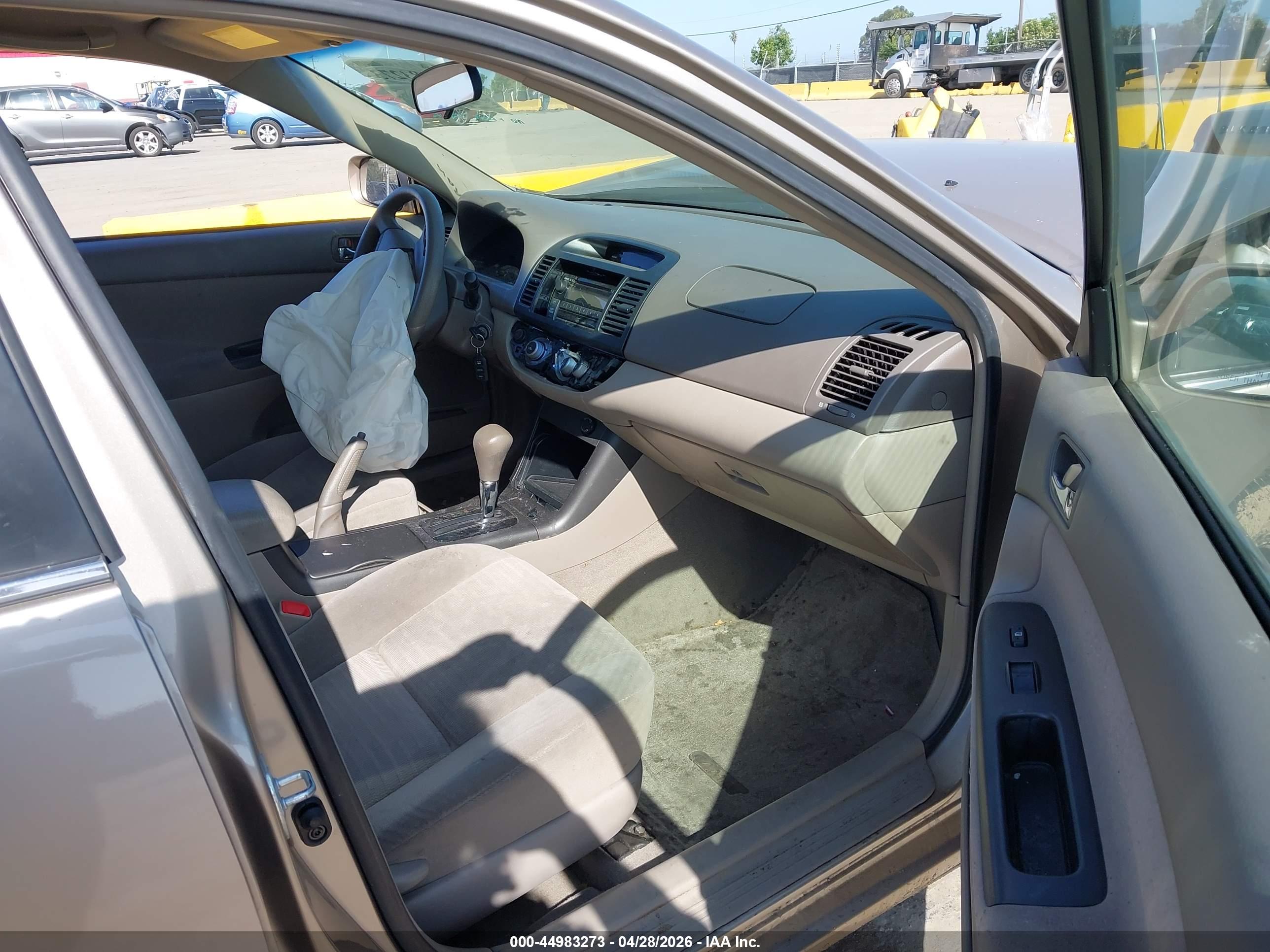 TOYOTA CAMRY image 5