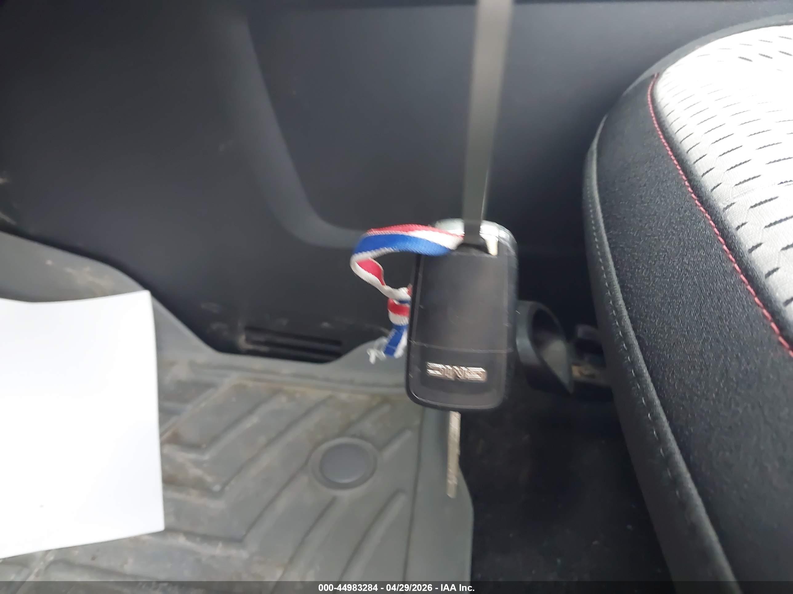 GMC TERRAIN image 11